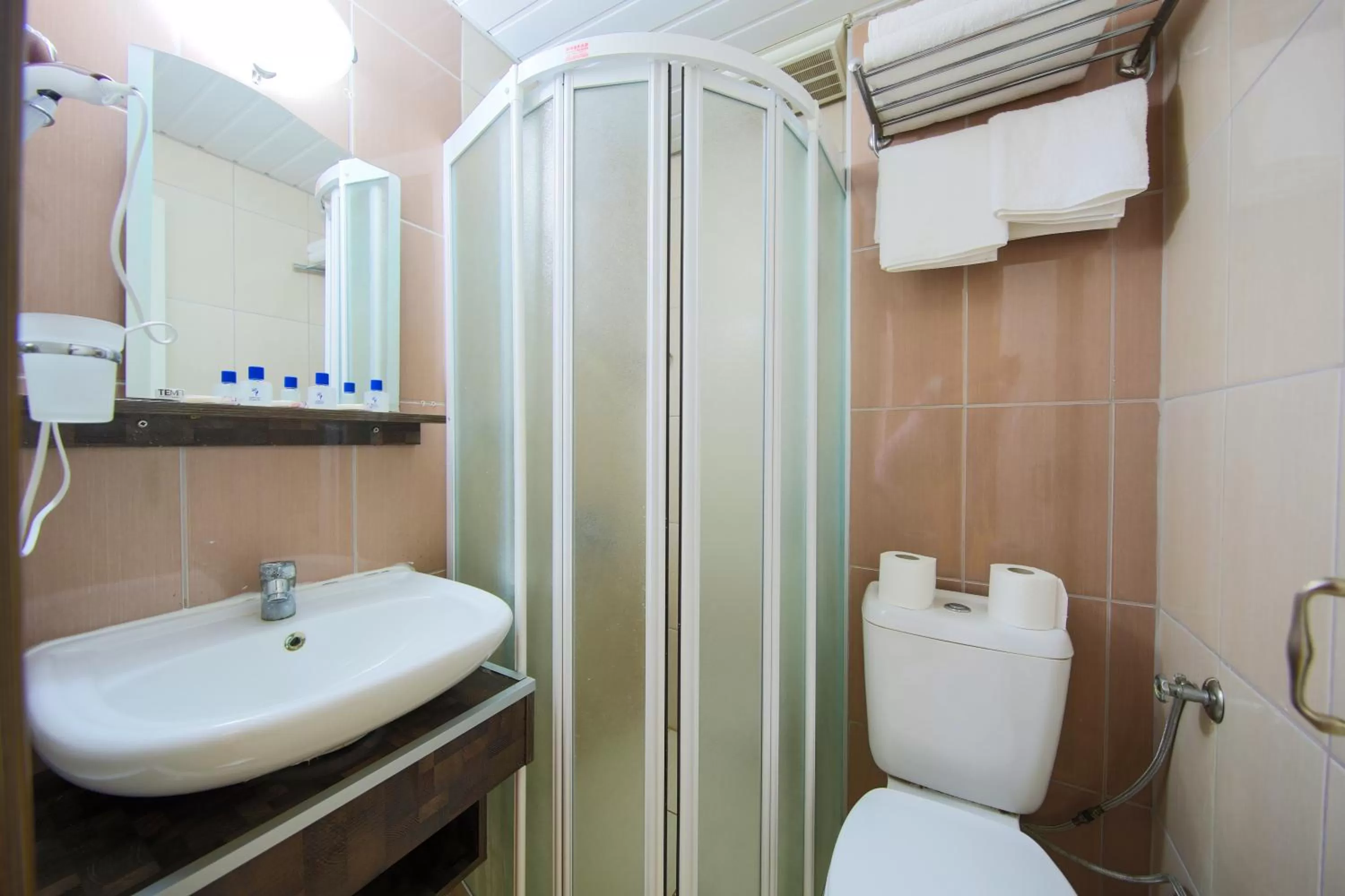 Bathroom in Mevre Hotel