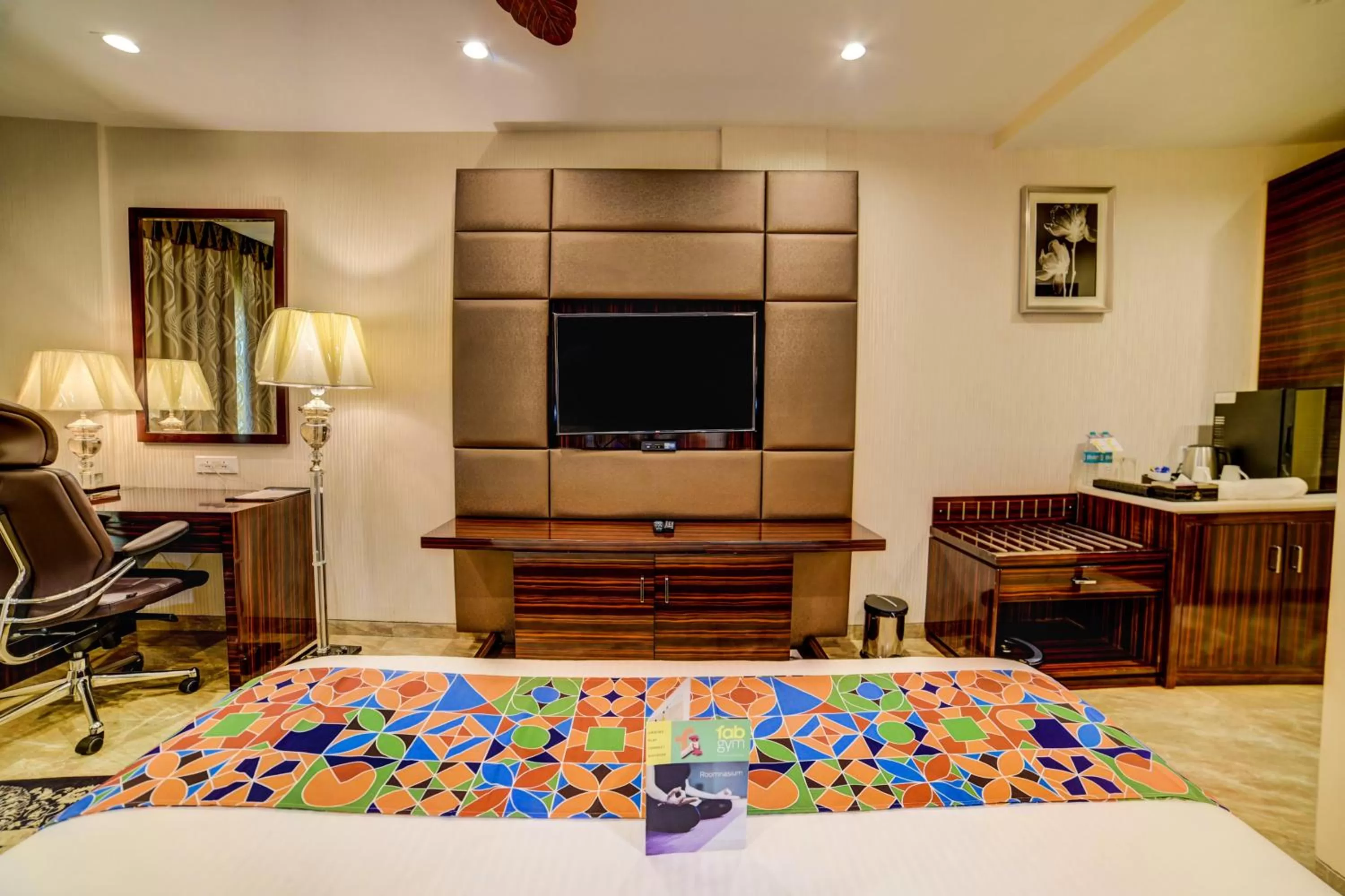 TV and multimedia, Bed in Fabhotel Prime Sarala Crown - 500M From Calangute Beach