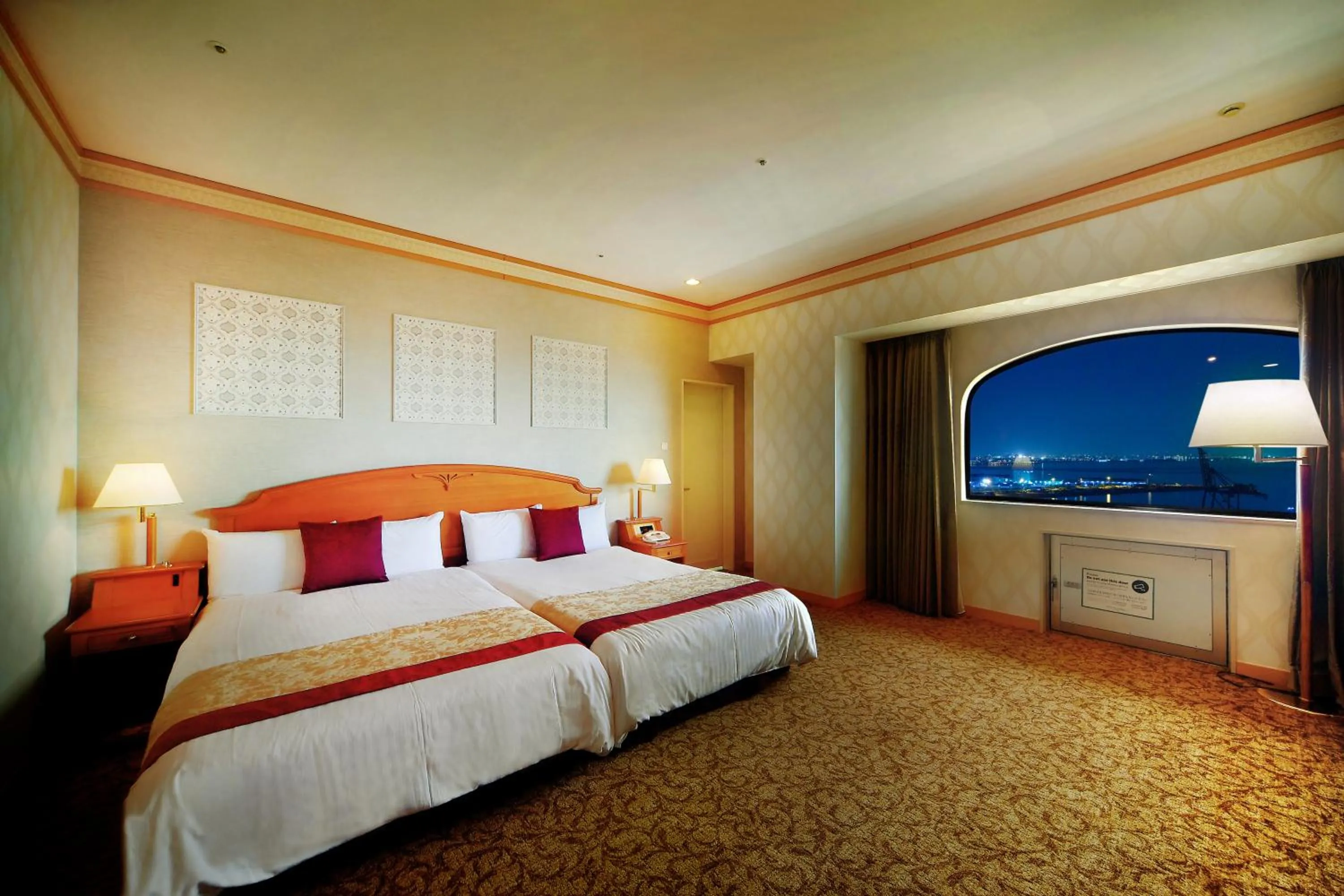 Photo of the whole room, Bed in Hotel Plaza Kobe