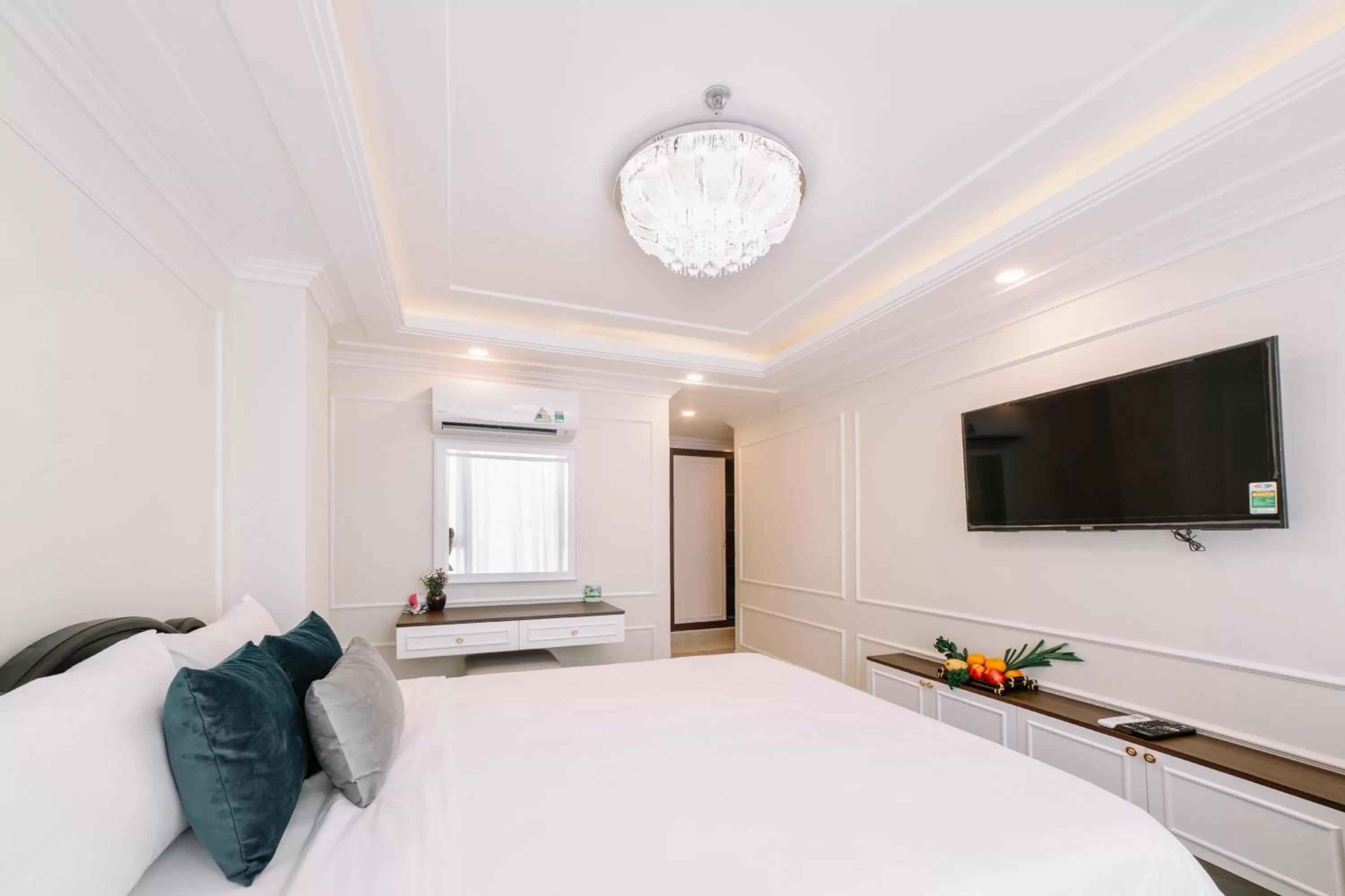 Photo of the whole room, TV/Entertainment Center in Saigon Hanoi Central Hotel