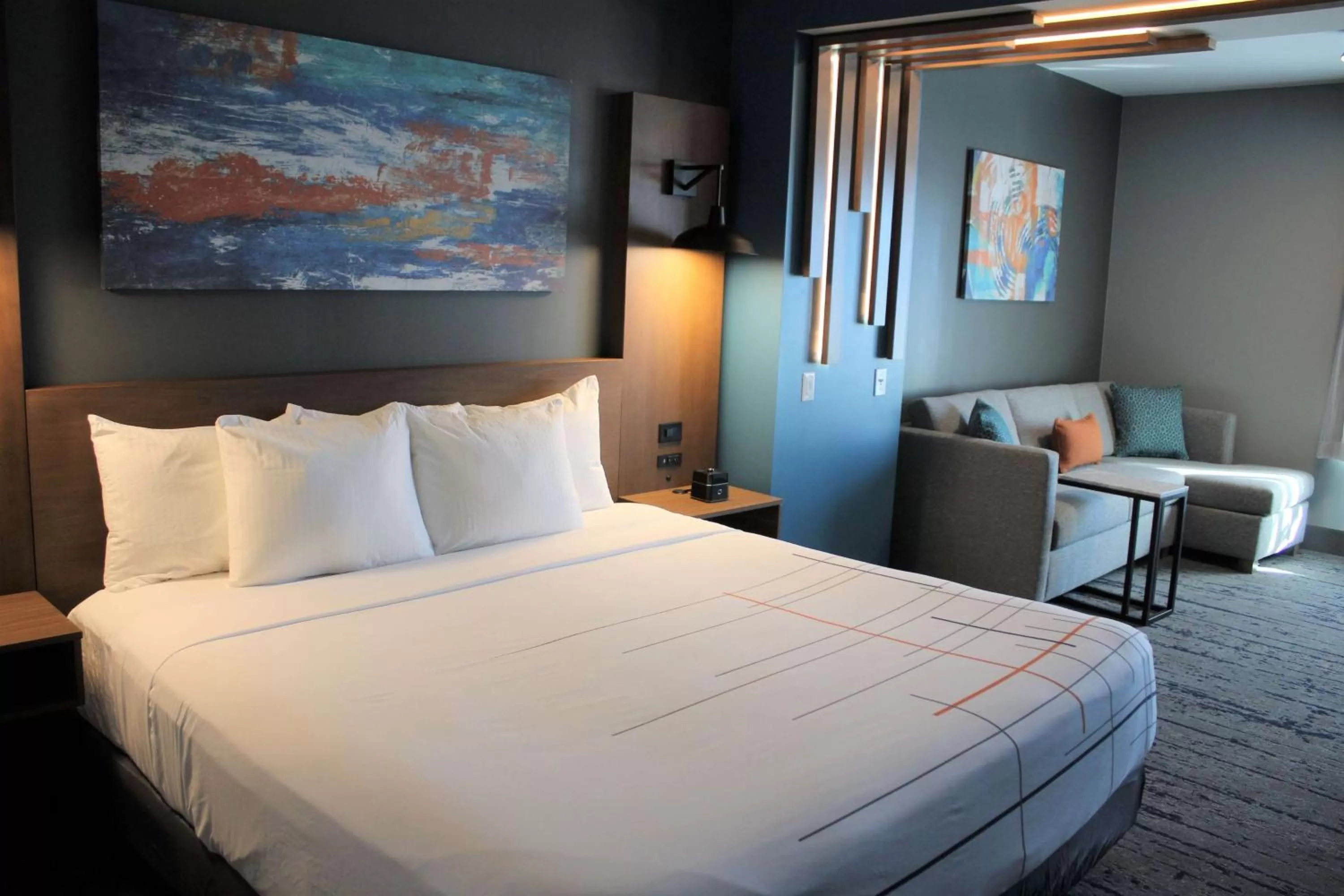 Photo of the whole room, Bed in La Quinta Inn & Suites by Wyndham Bardstown