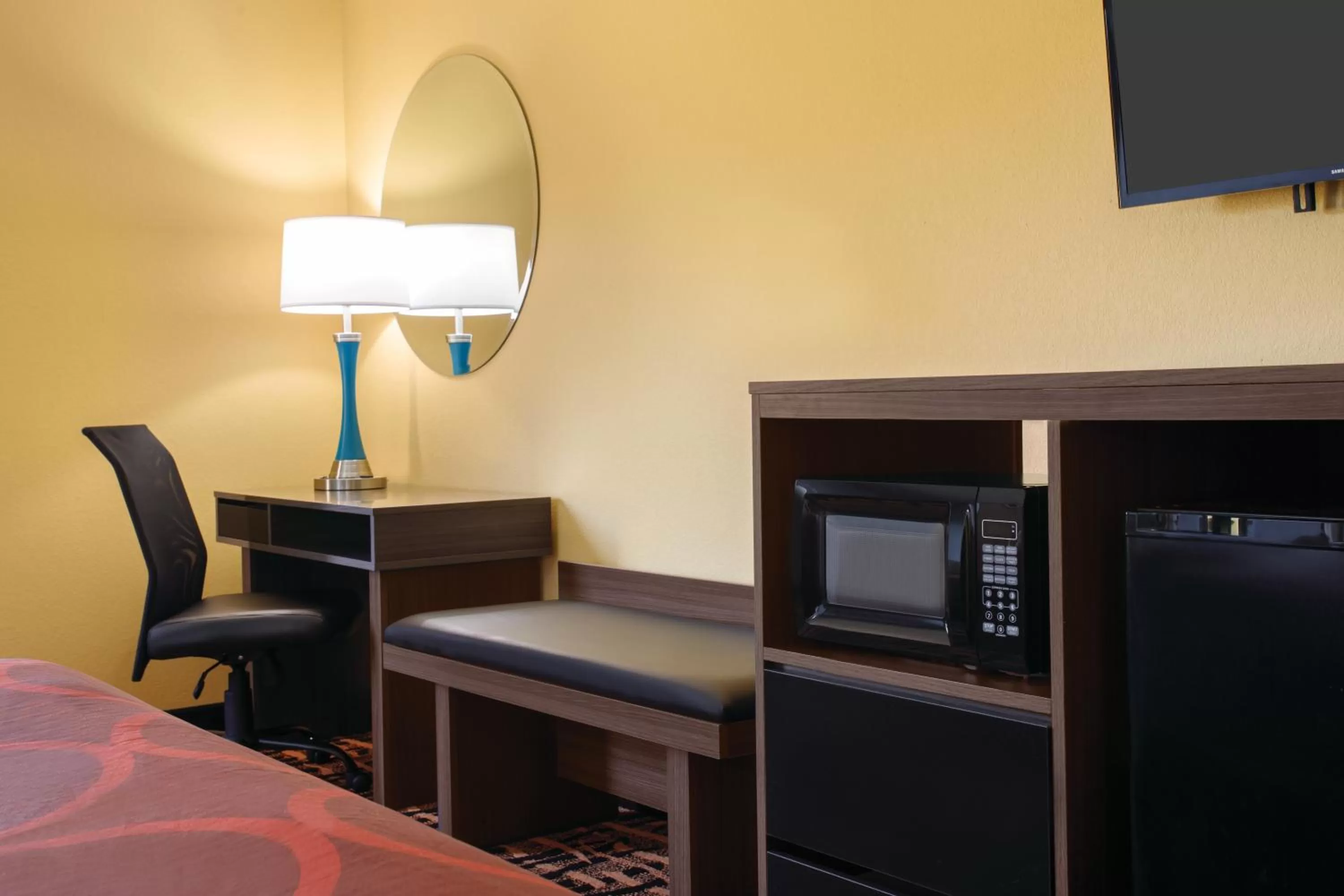 TV and multimedia in Super 8 by Wyndham Olive Branch