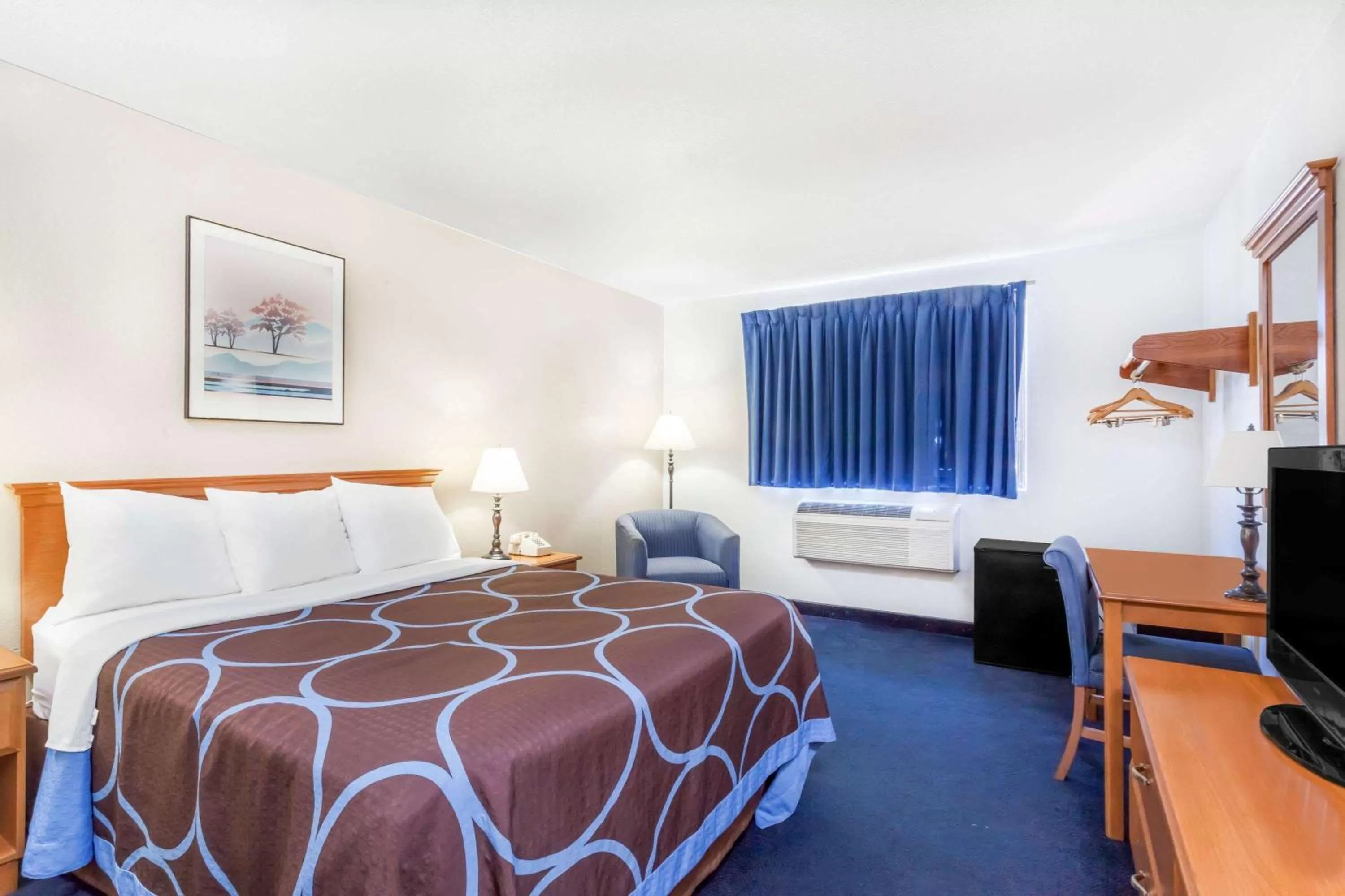 Photo of the whole room, Bed in Super 8 by Wyndham Montgomery Maybrook