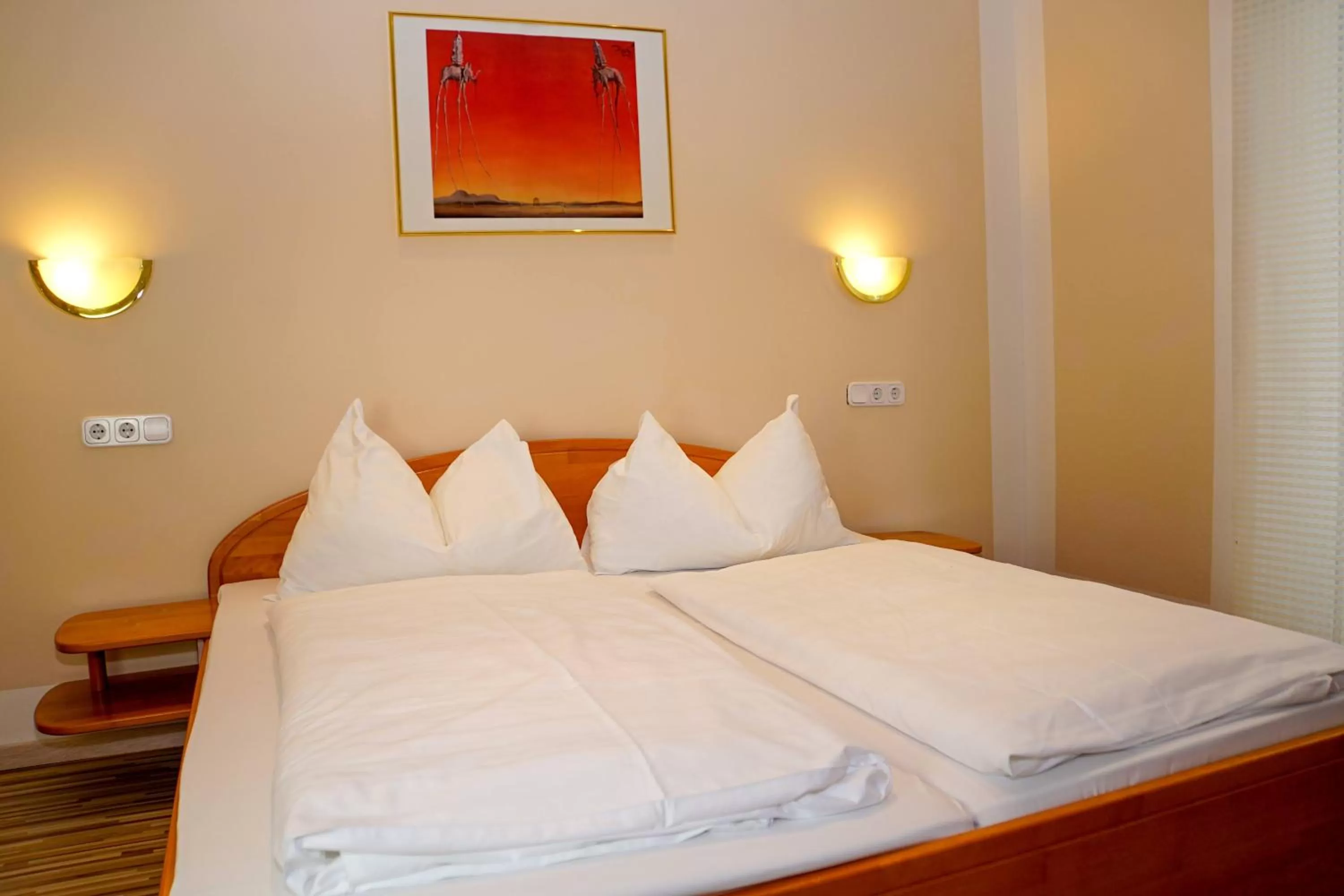 Bedroom, Bed in Hotel Hudelist