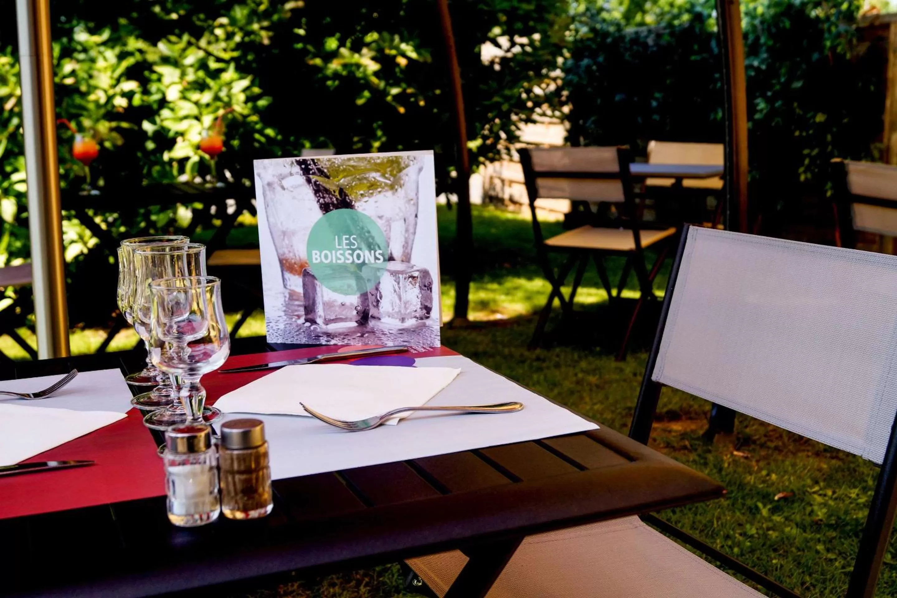 Patio in Comfort Hotel Lens - Noyelles Godault