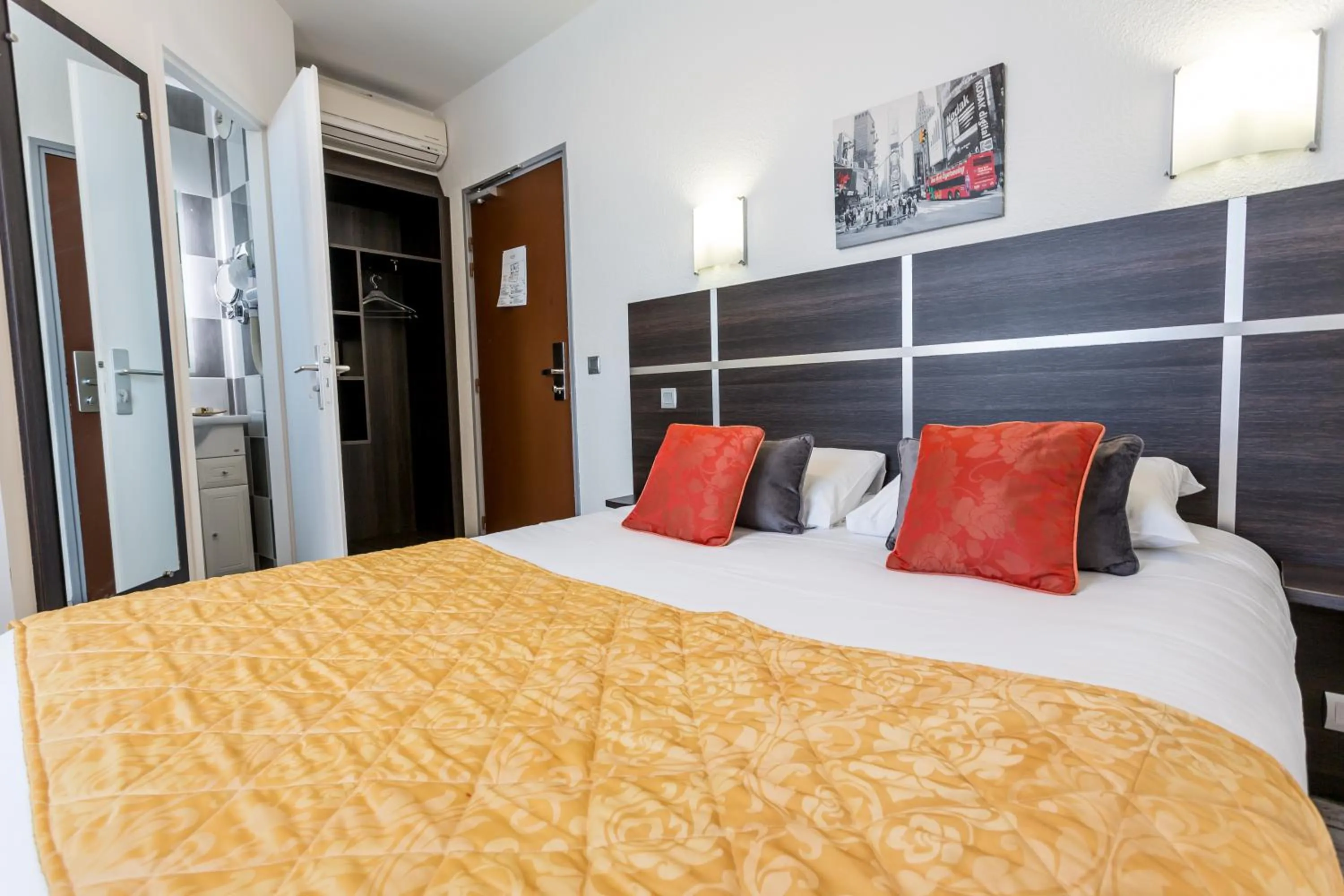 Bed in Hotel Le Centre