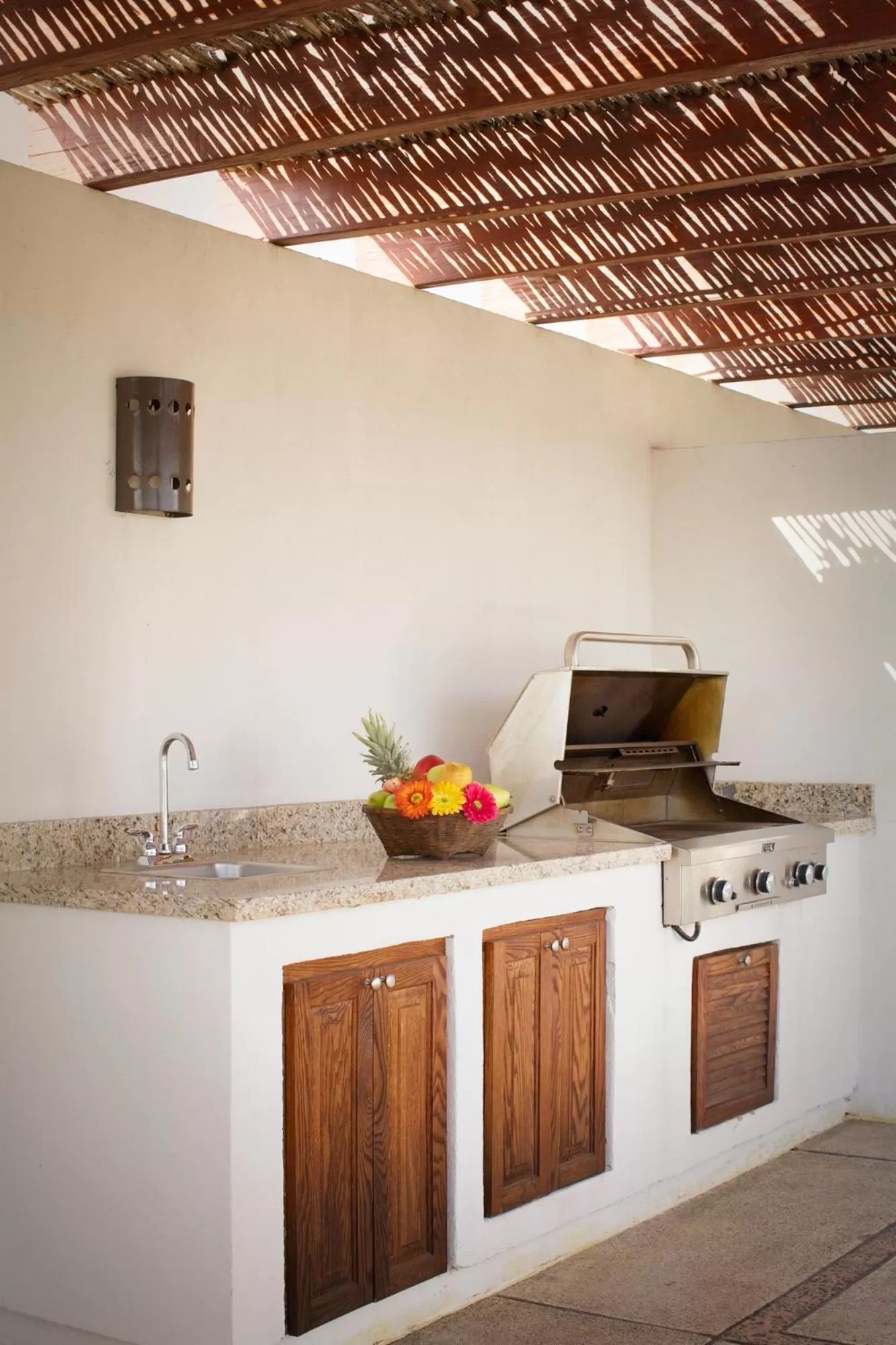 BBQ facilities in Alegranza Luxury Resort - All Master Suite