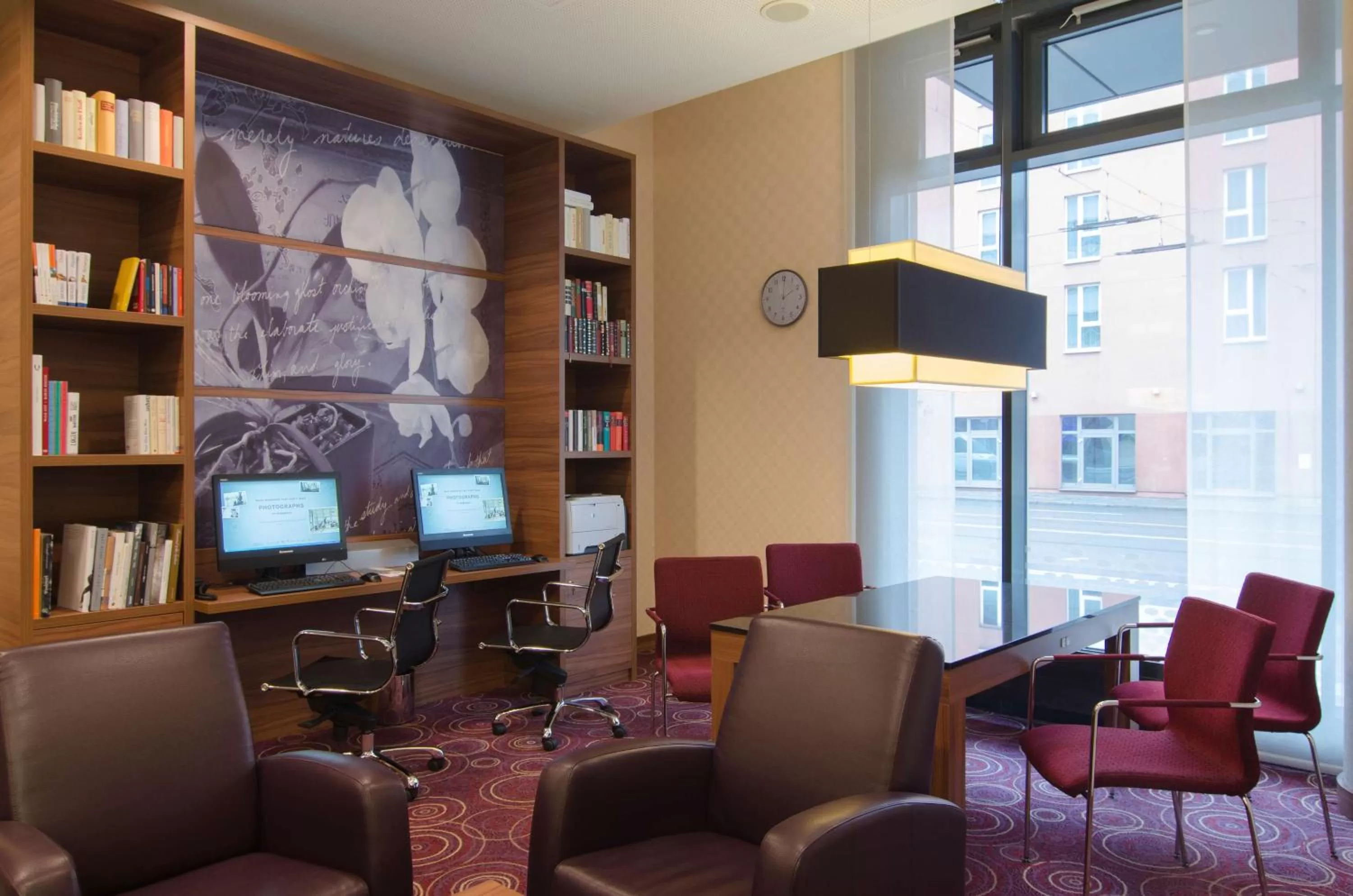 Lobby or reception in Hampton by Hilton Nürnberg City Center