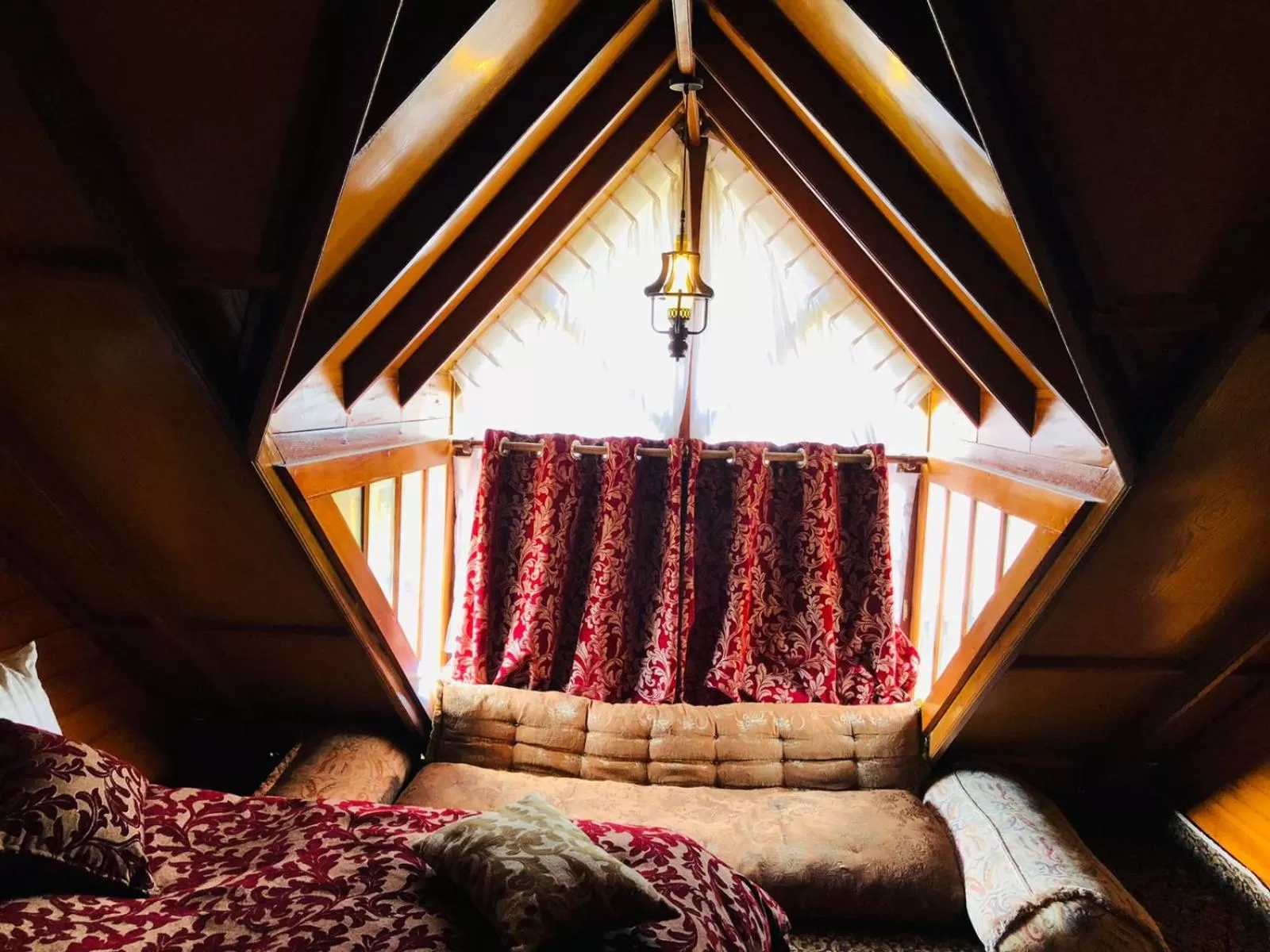 Seating area, Bed in Queenswood Cottage