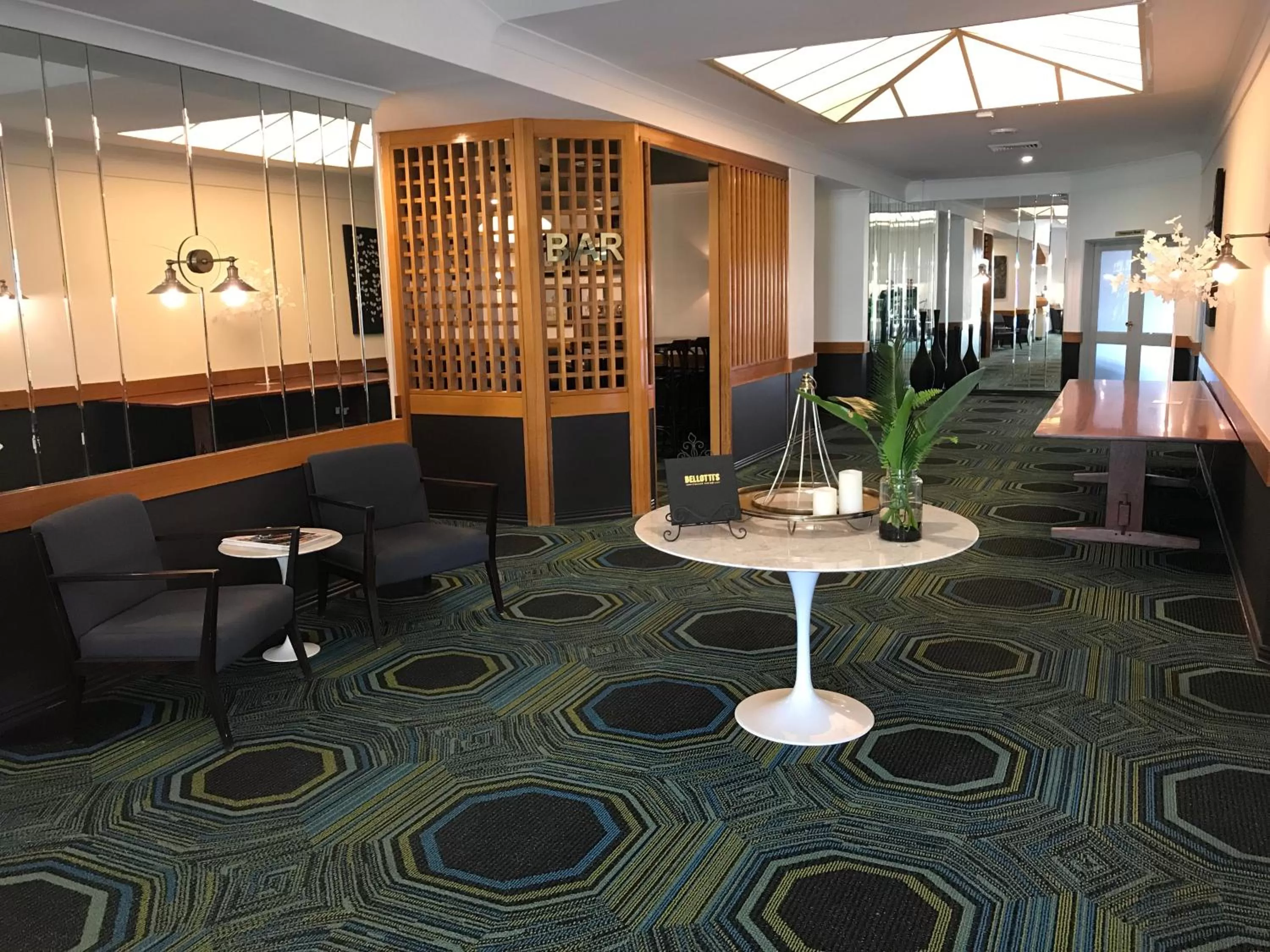 Restaurant/places to eat in Cascades Motor Inn