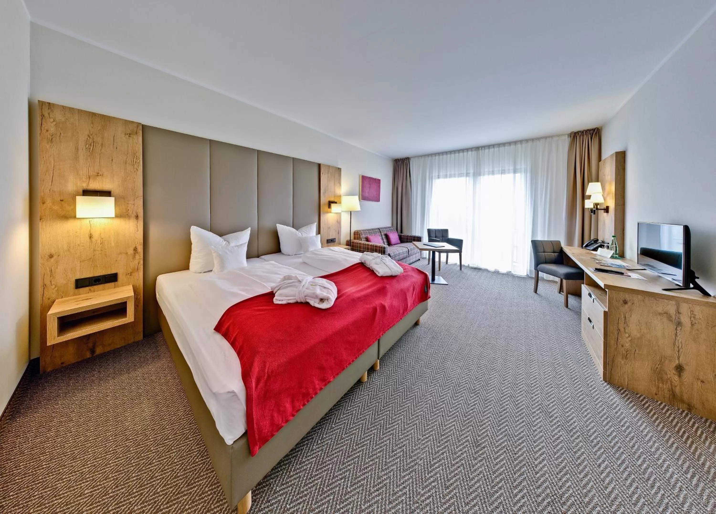 TV and multimedia, Bed in Santé Royale Hotel- & Gesundheitsresort Warmbad Wolkenstein