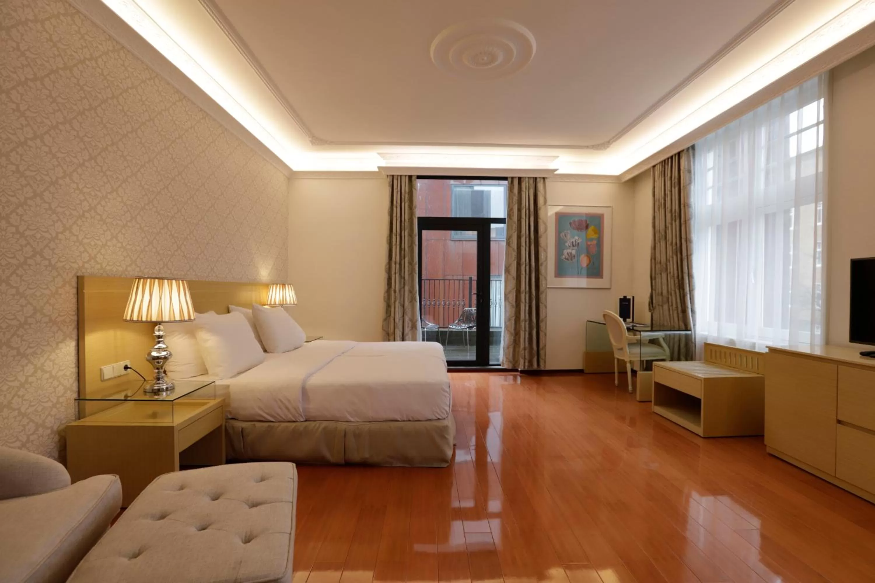 Deluxe Twin Room with Balcony in Chasse Boutique Hotel