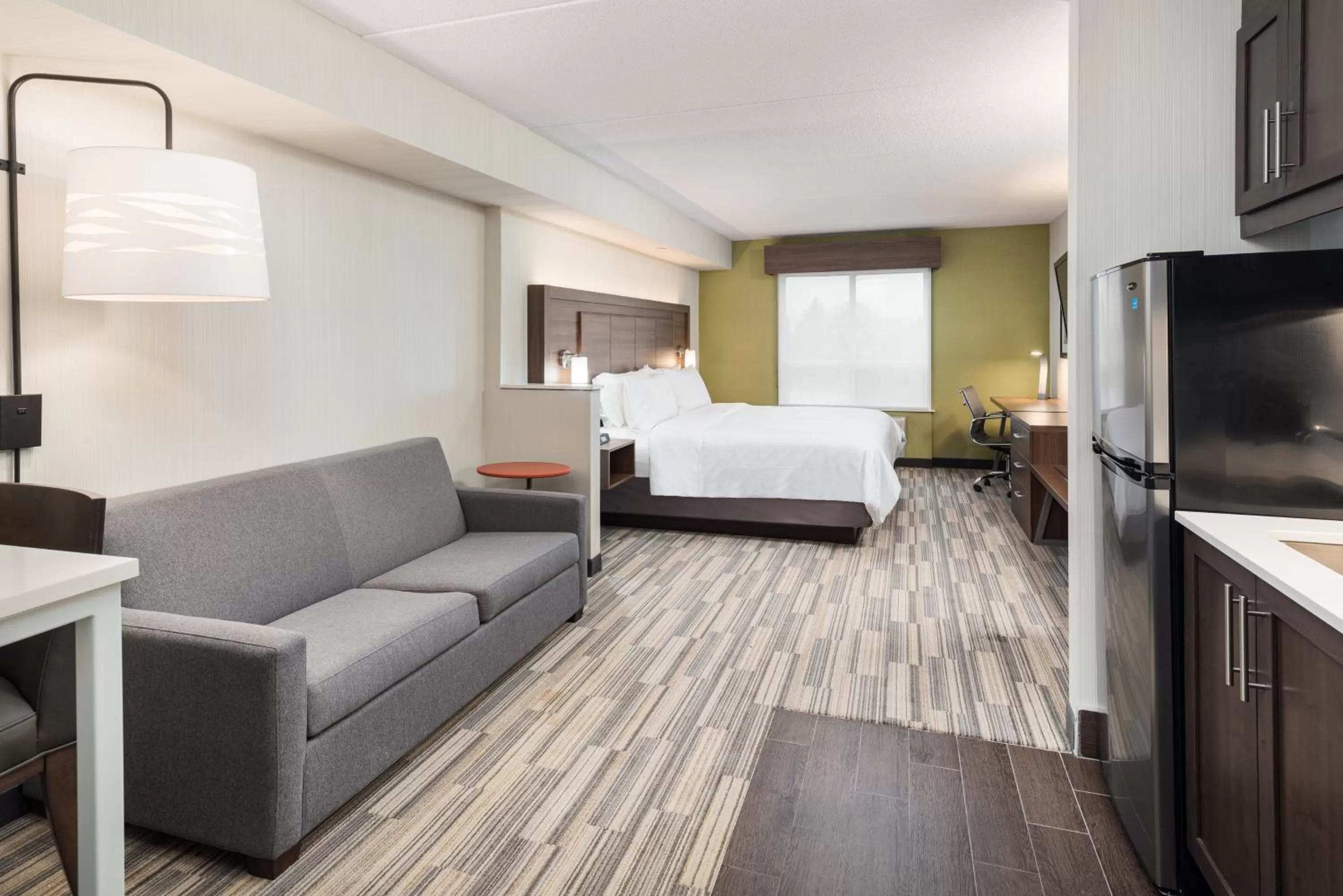 Photo of the whole room, Bed in Holiday Inn Express Hotel & Suites Milton by IHG