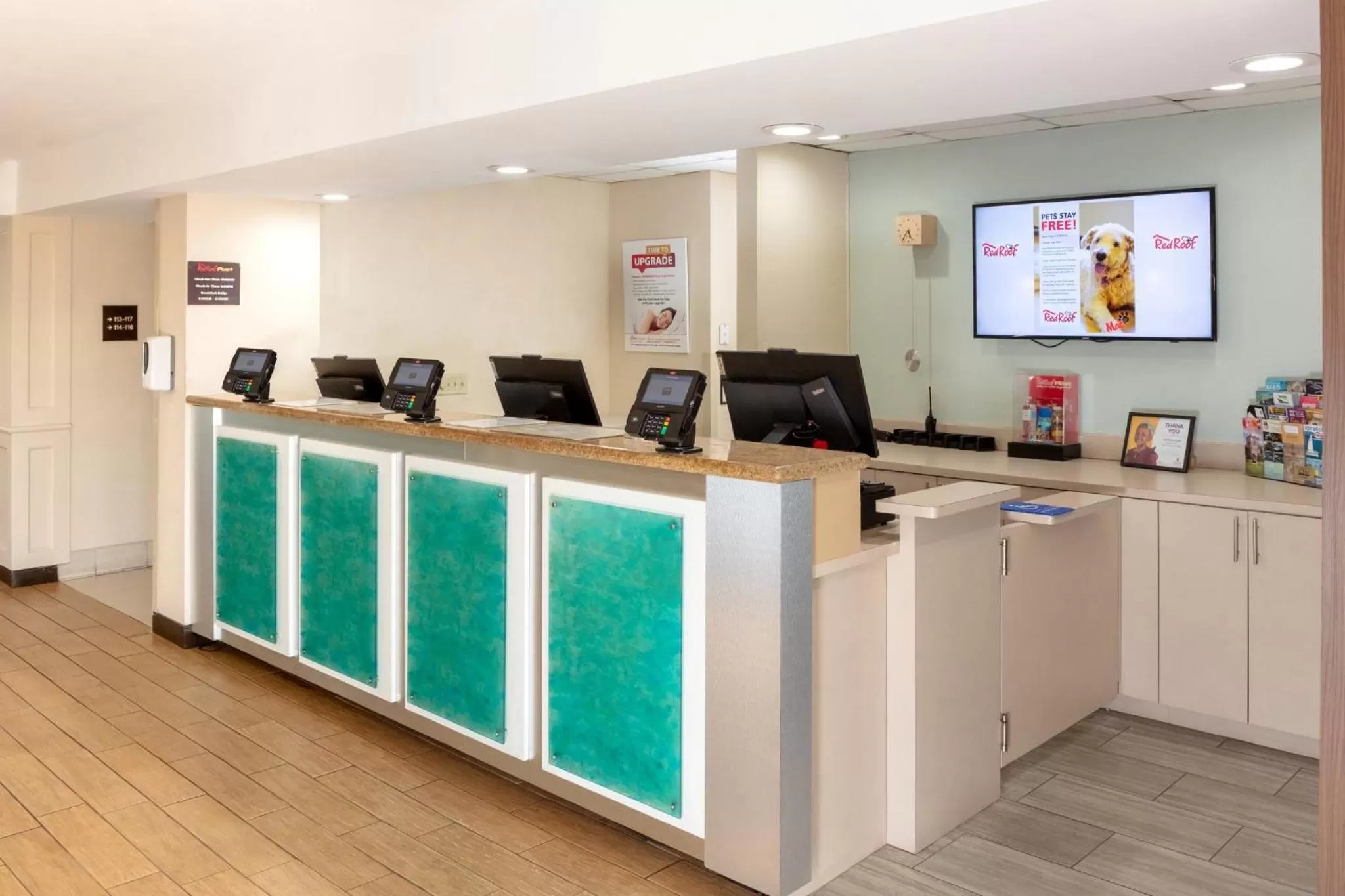 Lobby or reception in Red Roof PLUS Miami Airport