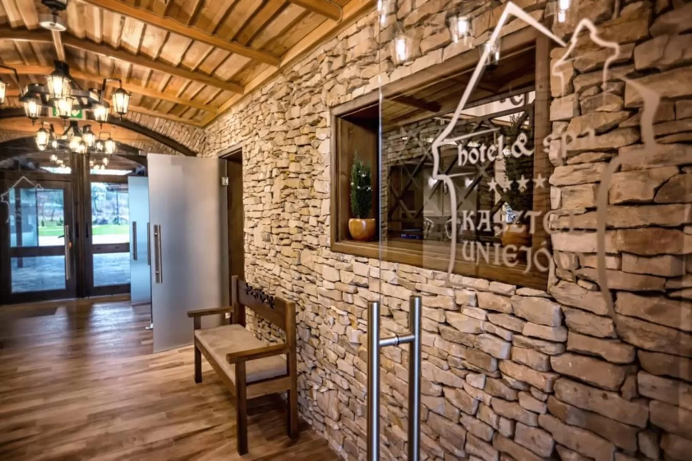 Lobby or reception in Hotel & Spa **** Kasztel Uniejów