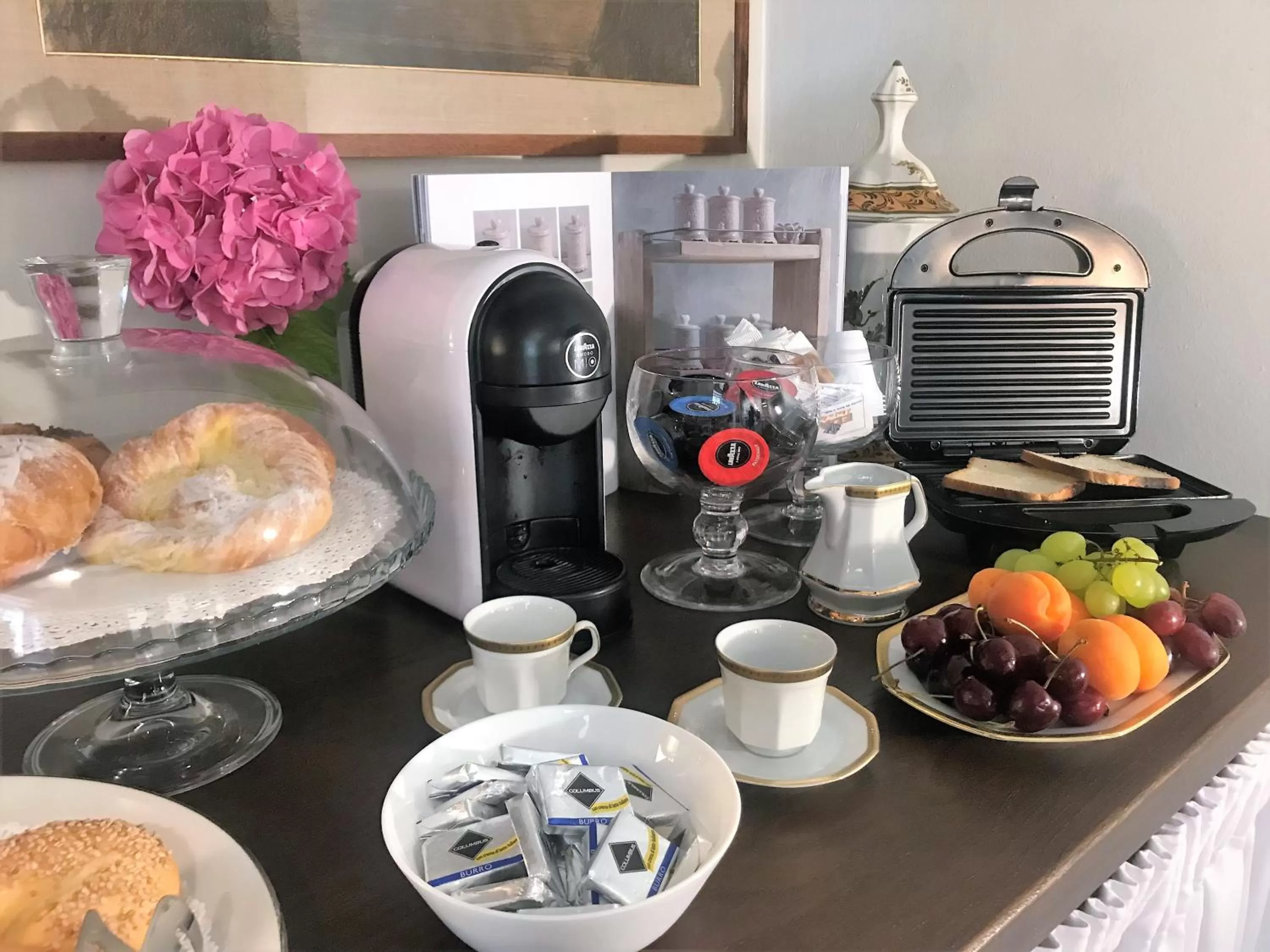 Continental breakfast in Il Giardino Segreto