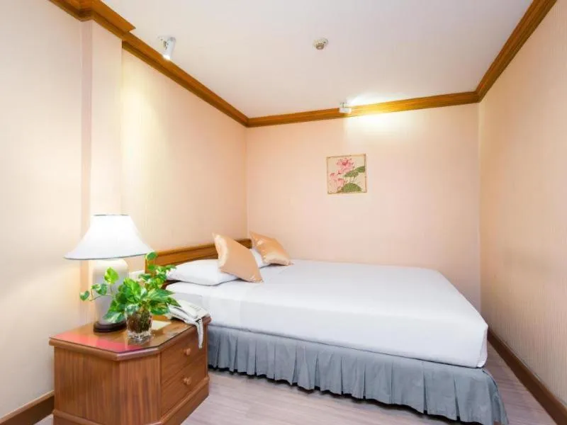 Bed in Wall Street Inn, Bangkok