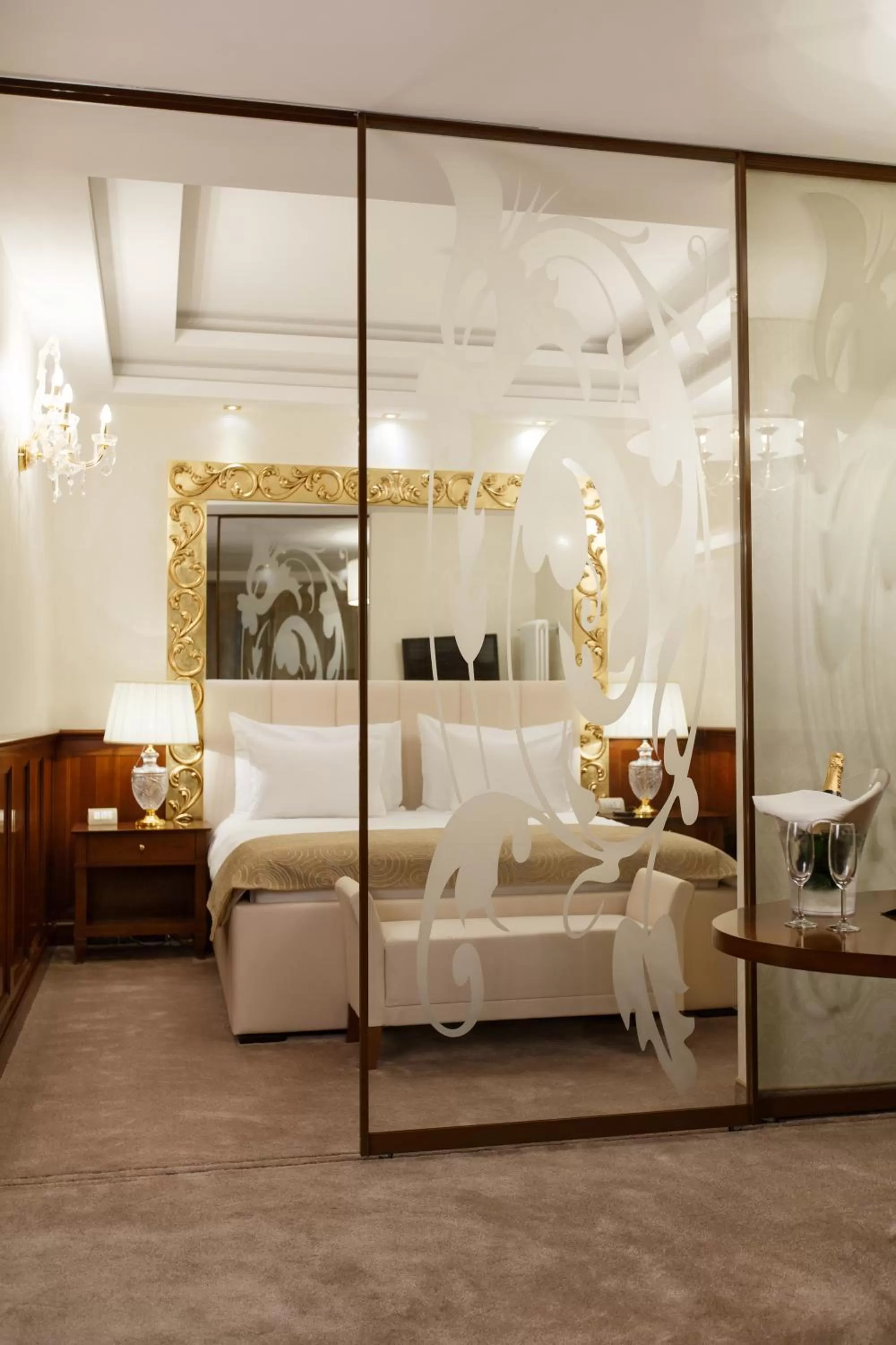 Bedroom, Bed in Hotel International Iasi