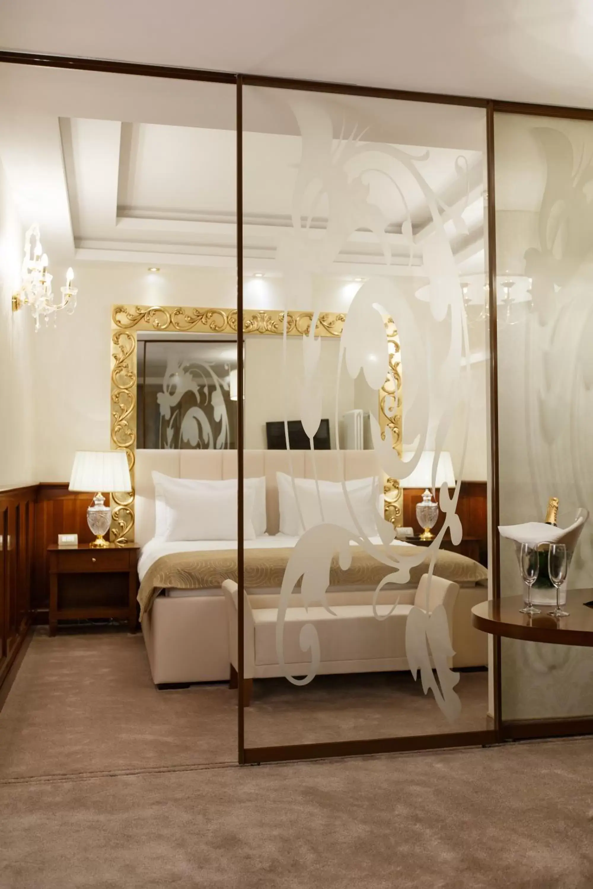 One Bedroom Suite in Hotel International Iasi One Bedroom Suite in Hotel International Iasi