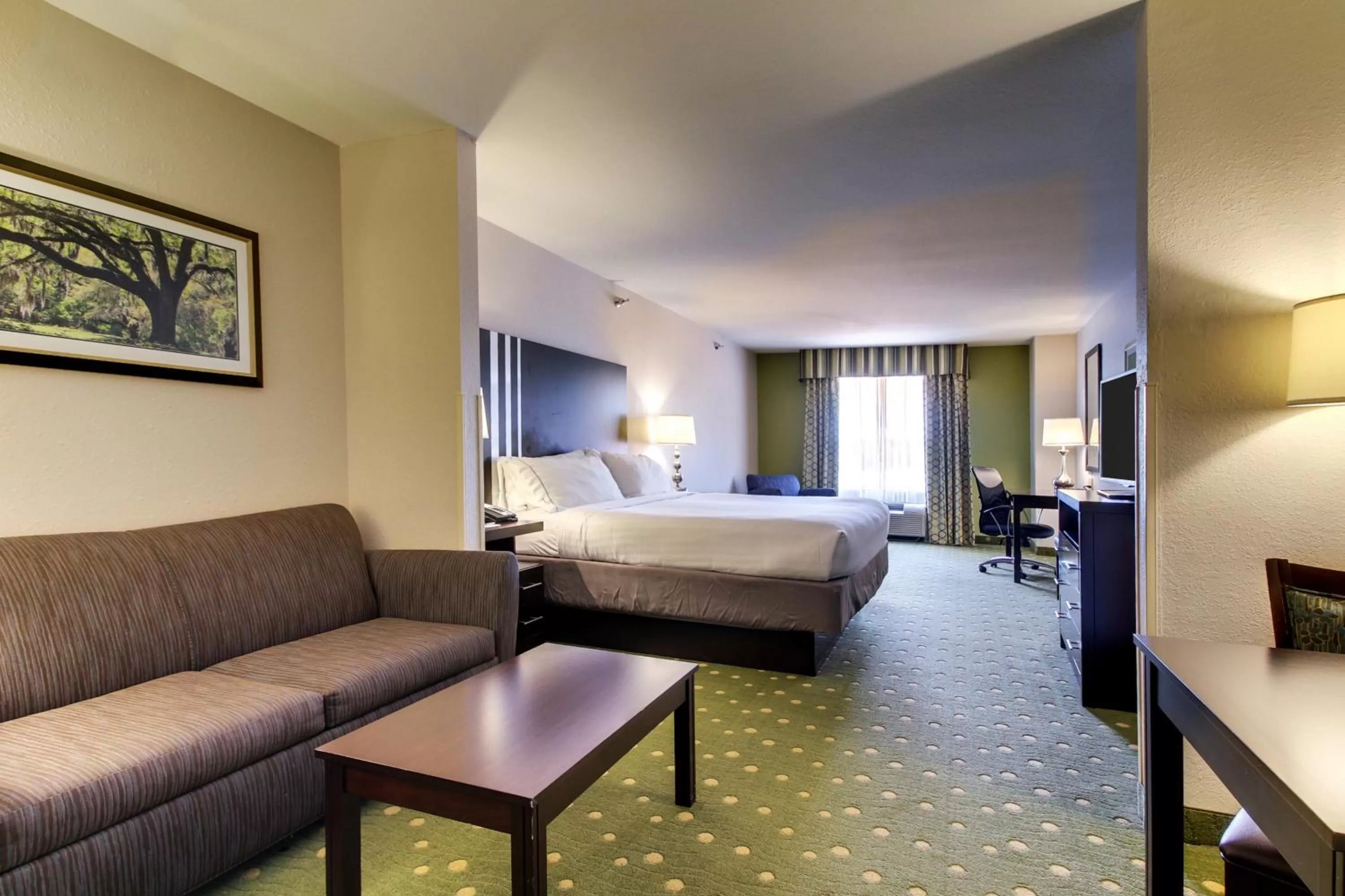 Photo of the whole room, Bed in Holiday Inn Express Hotel & Suites Live Oak by IHG