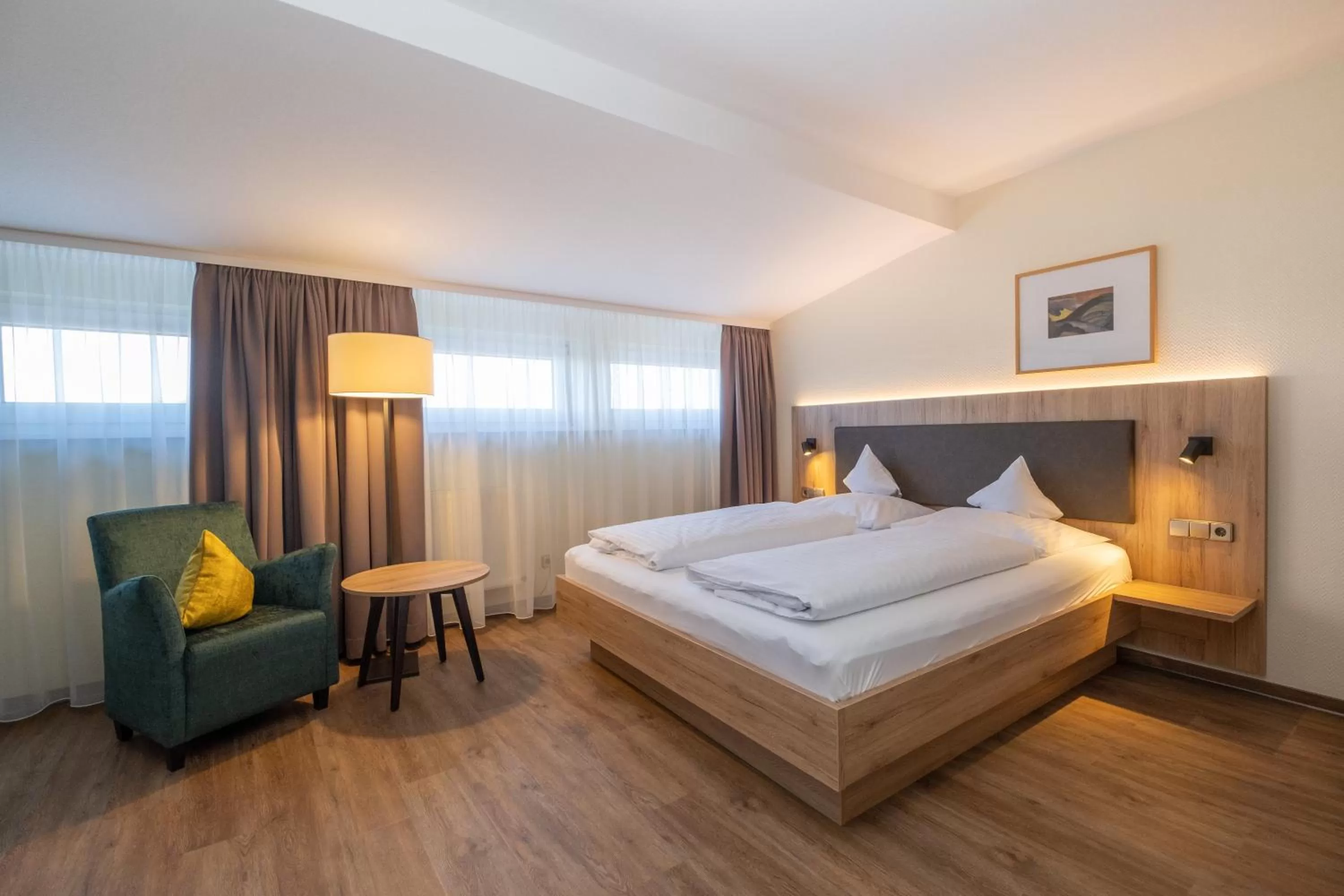 Photo of the whole room, Bed in Hotel Niedersächsischer Hof