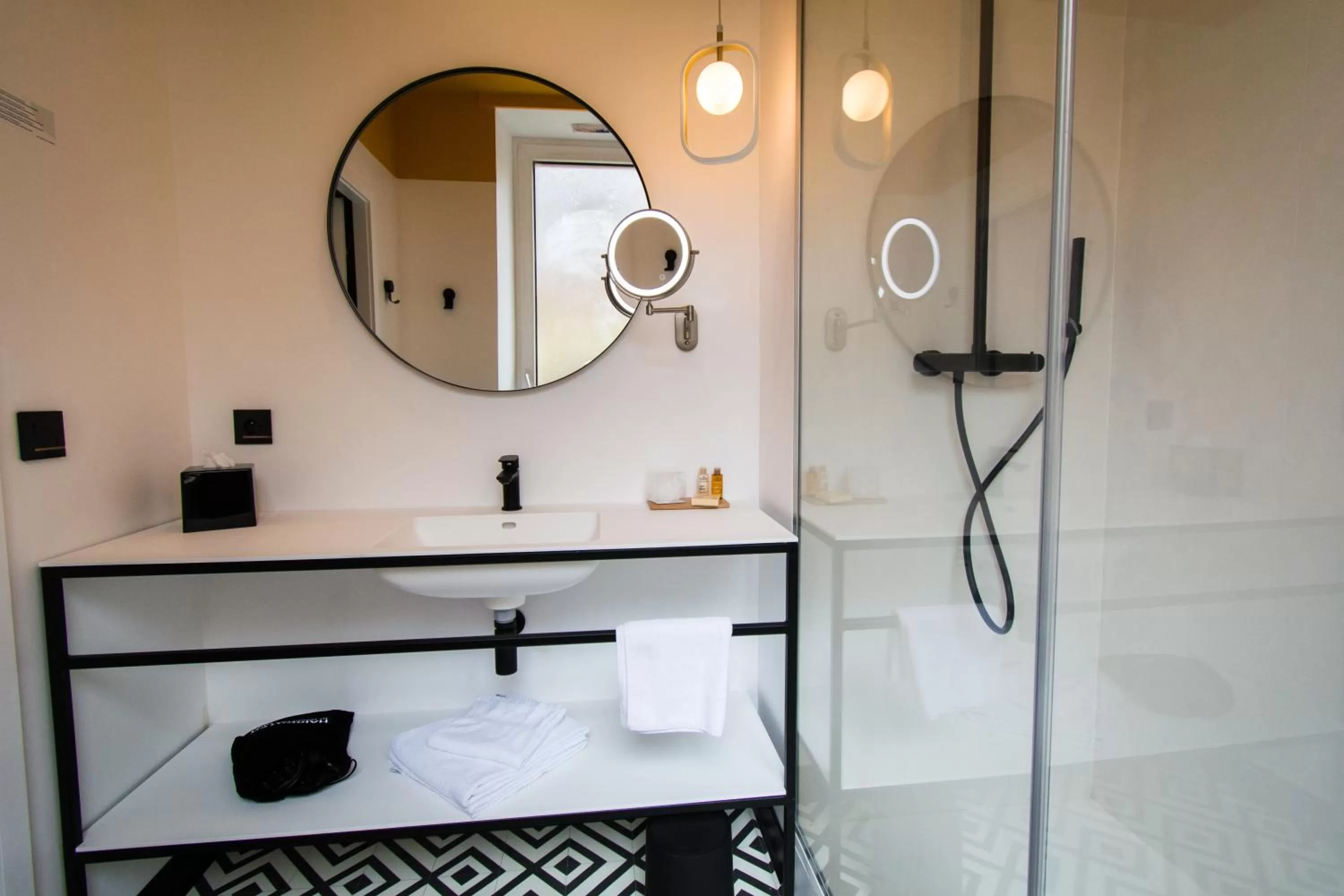 Bathroom in L' Hôtel & Spa Ribeauville- Haut-Koenigsbourg