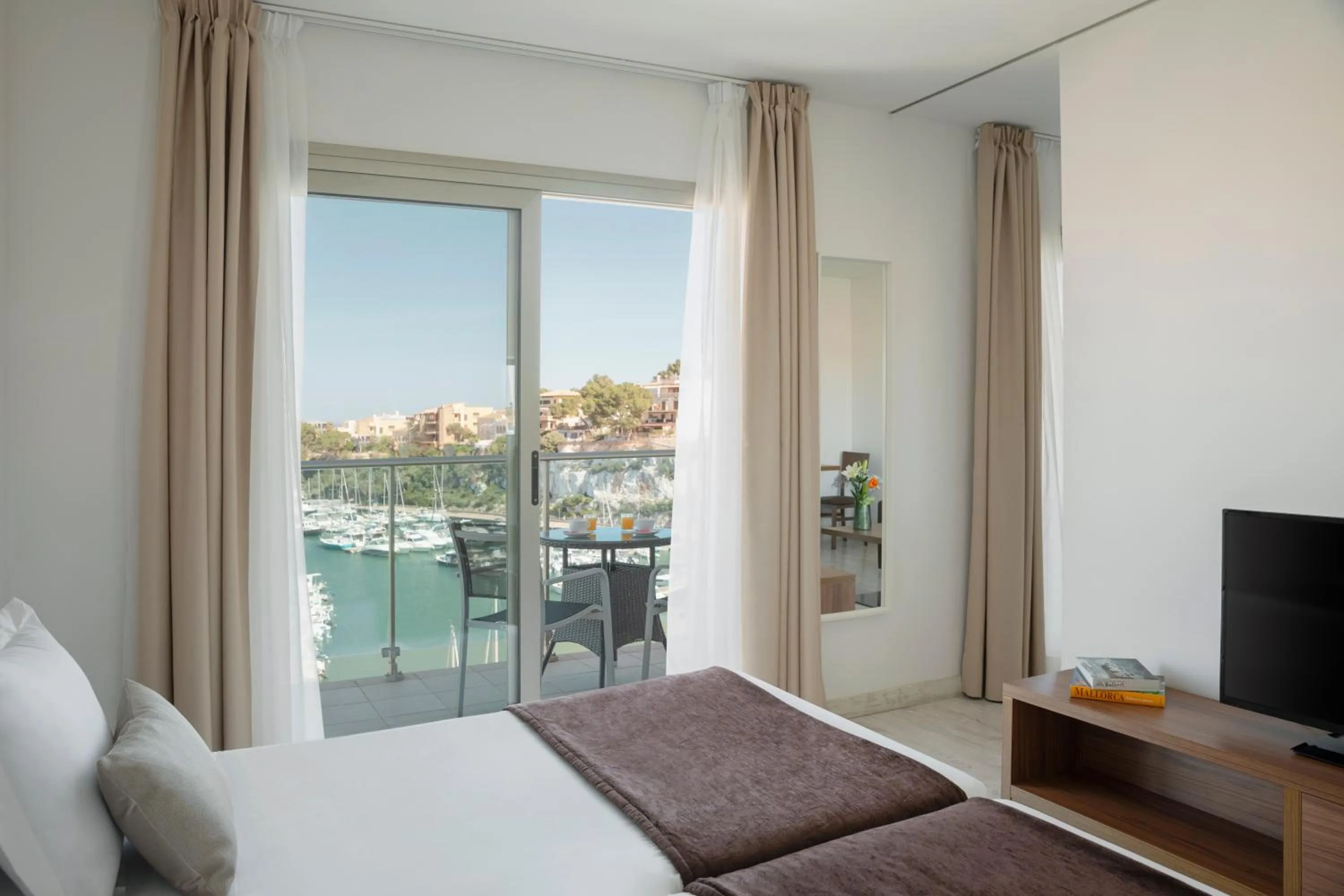 Bird's eye view, Bed in Porto Drach Aparthotel & Suites