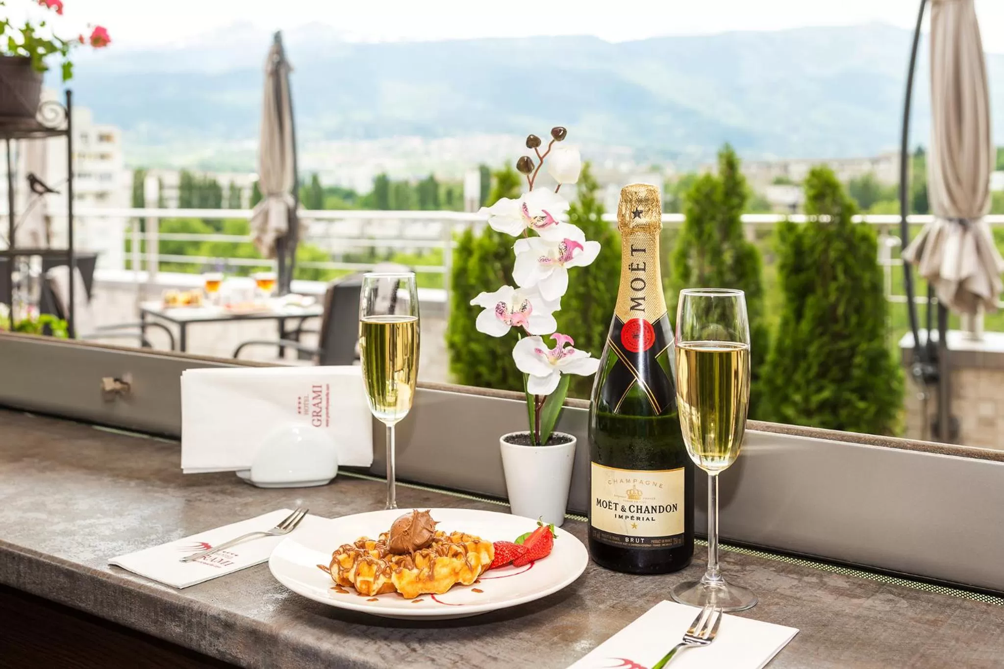 Restaurant/places to eat in Grami Hotel Sofia