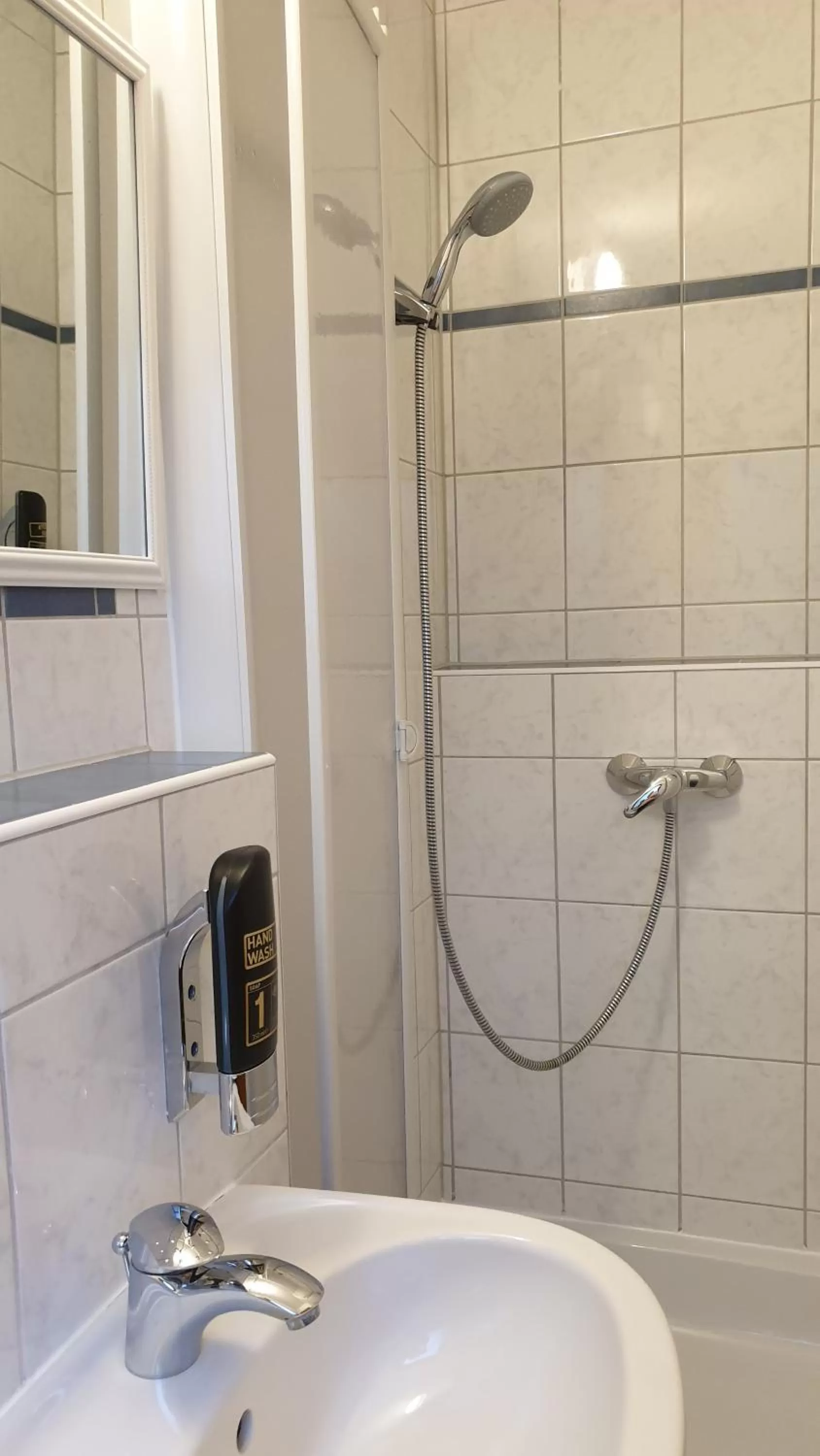 Shower in Mainstern Hotel