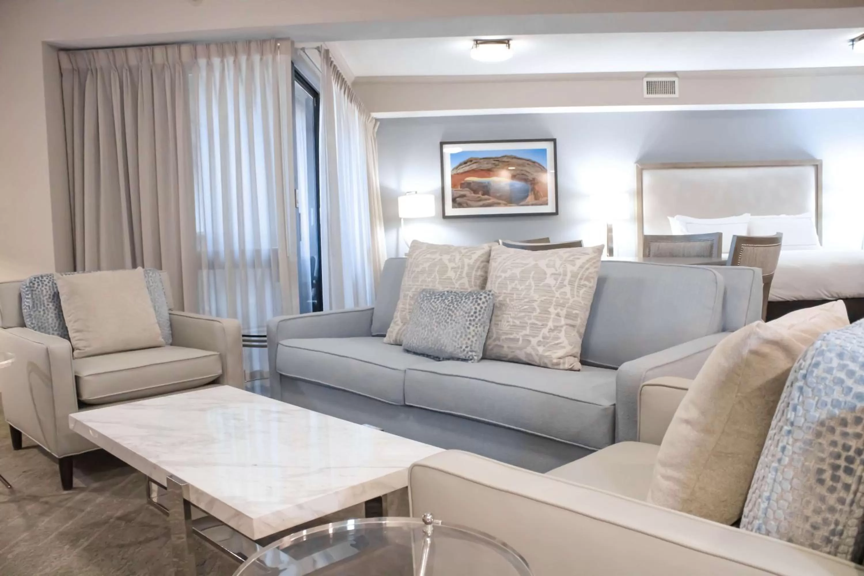 Living room in Doubletree by Hilton Phoenix Mesa