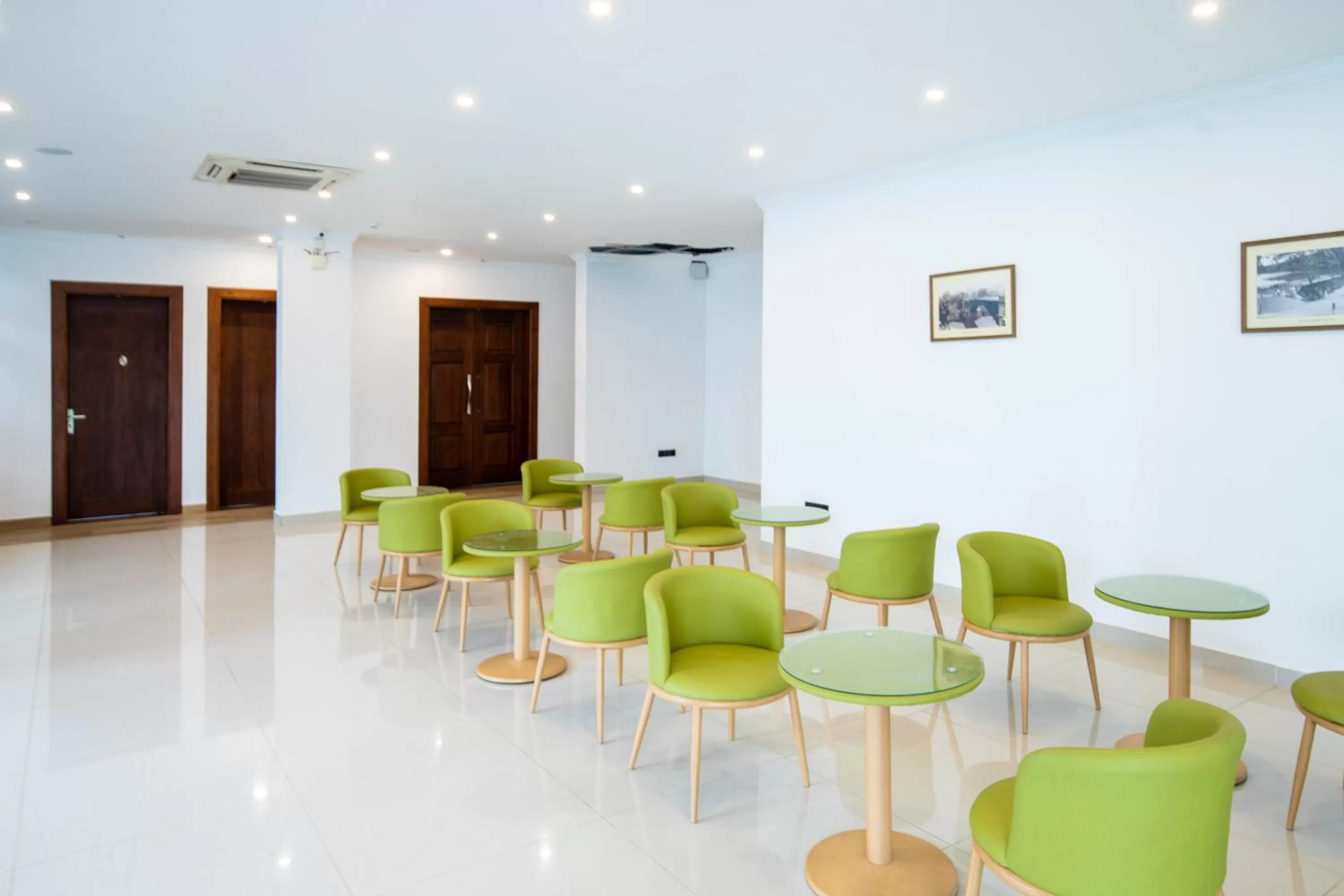 Lounge or bar in Hotel Ganthera Kandy