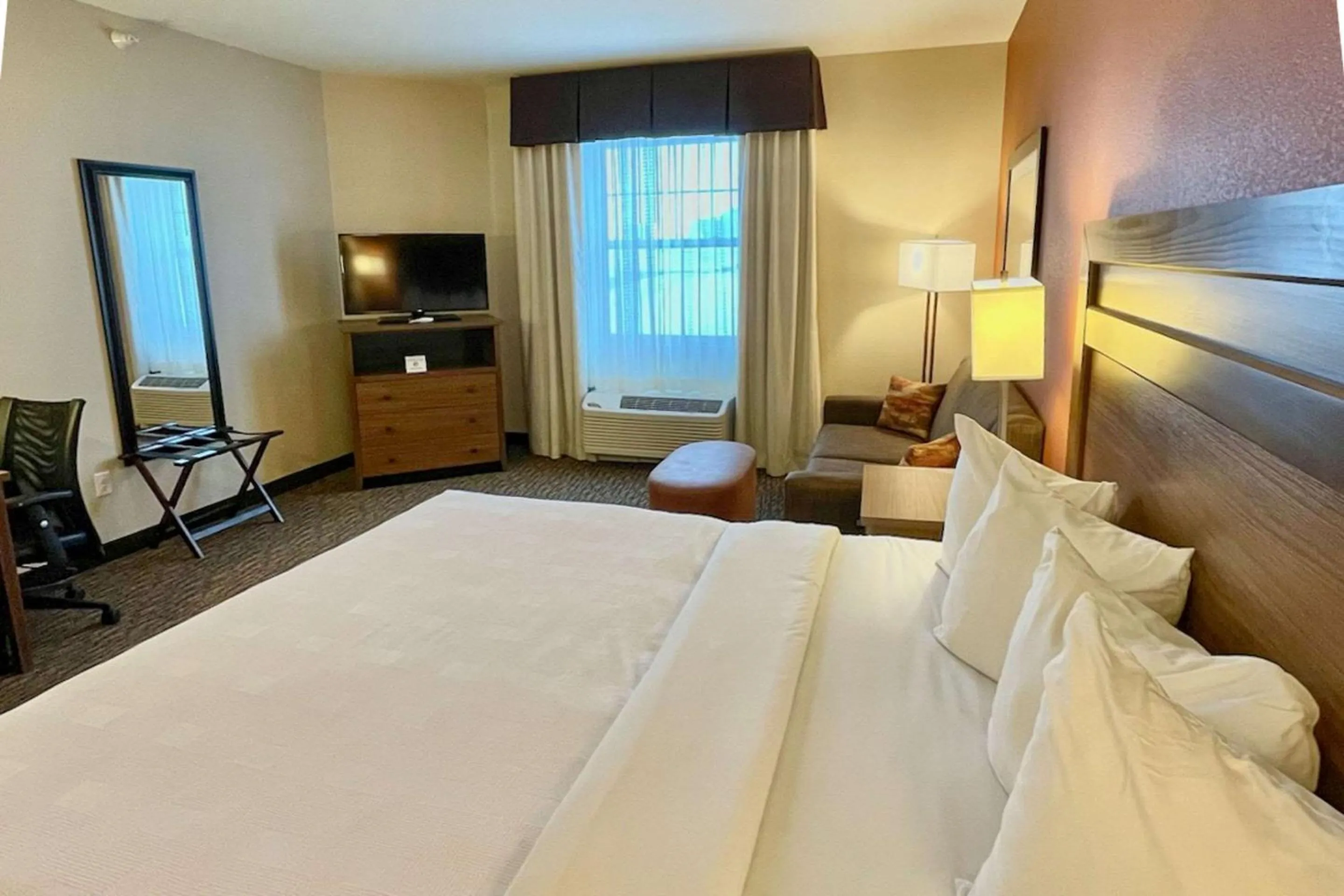 Bedroom, Bed in MainStay Suites Watford City - Event Center
