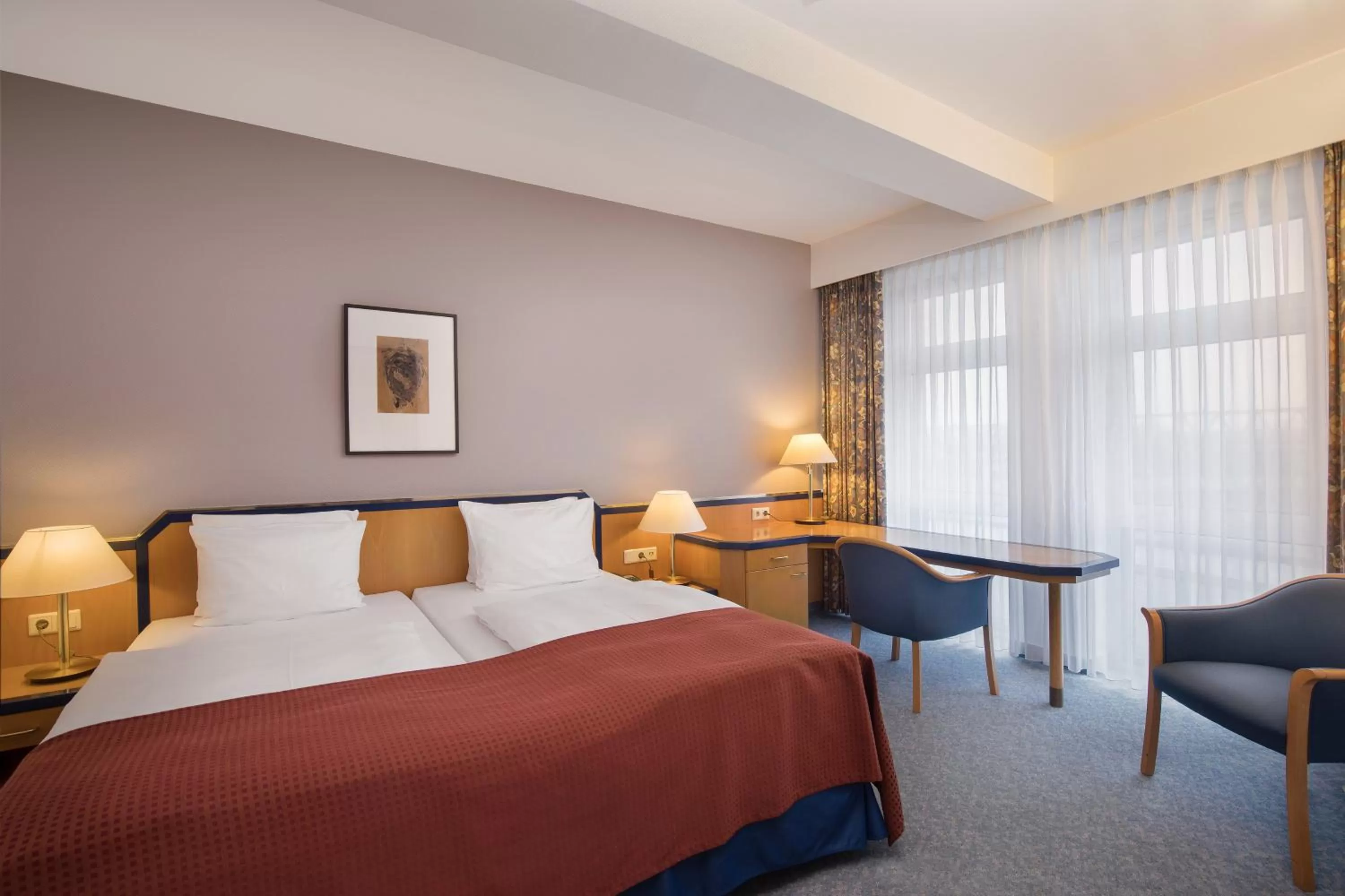 Photo of the whole room, Bed in HI Hotel International Hamburg