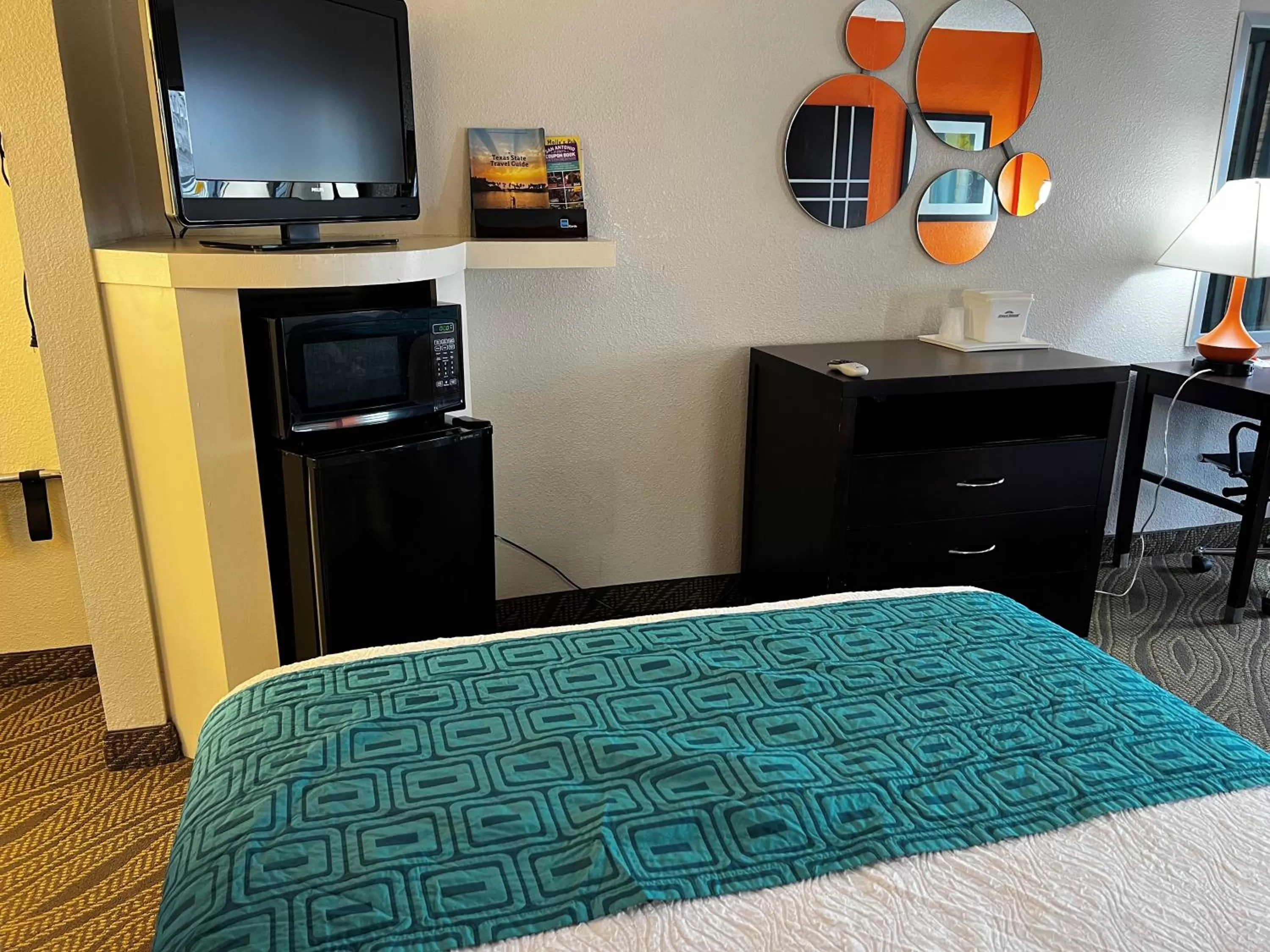 Bed in Howard Johnson by Wyndham Houston Heights Downtown