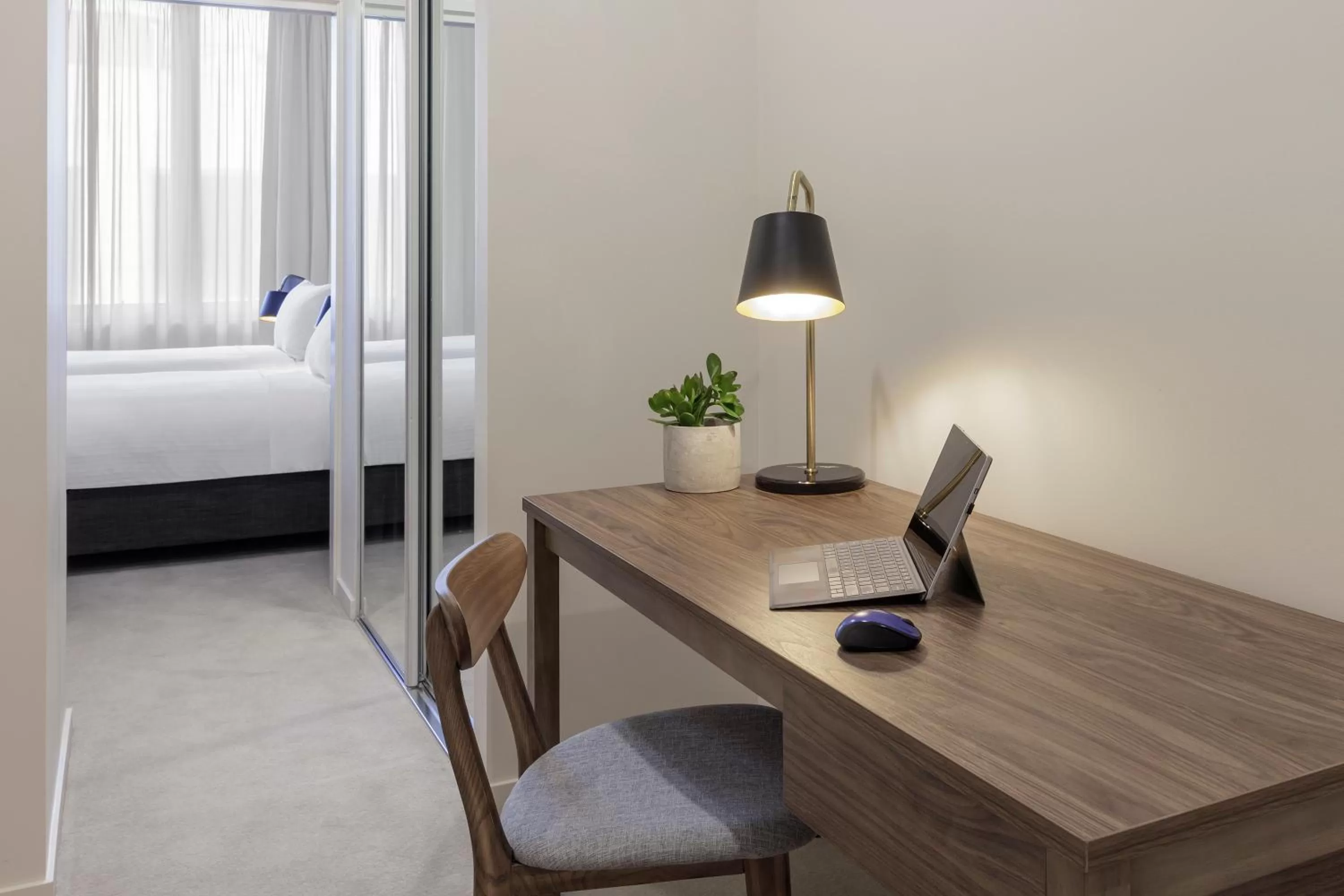 Living room, Bed in Brady Apartment Hotel Hardware Lane