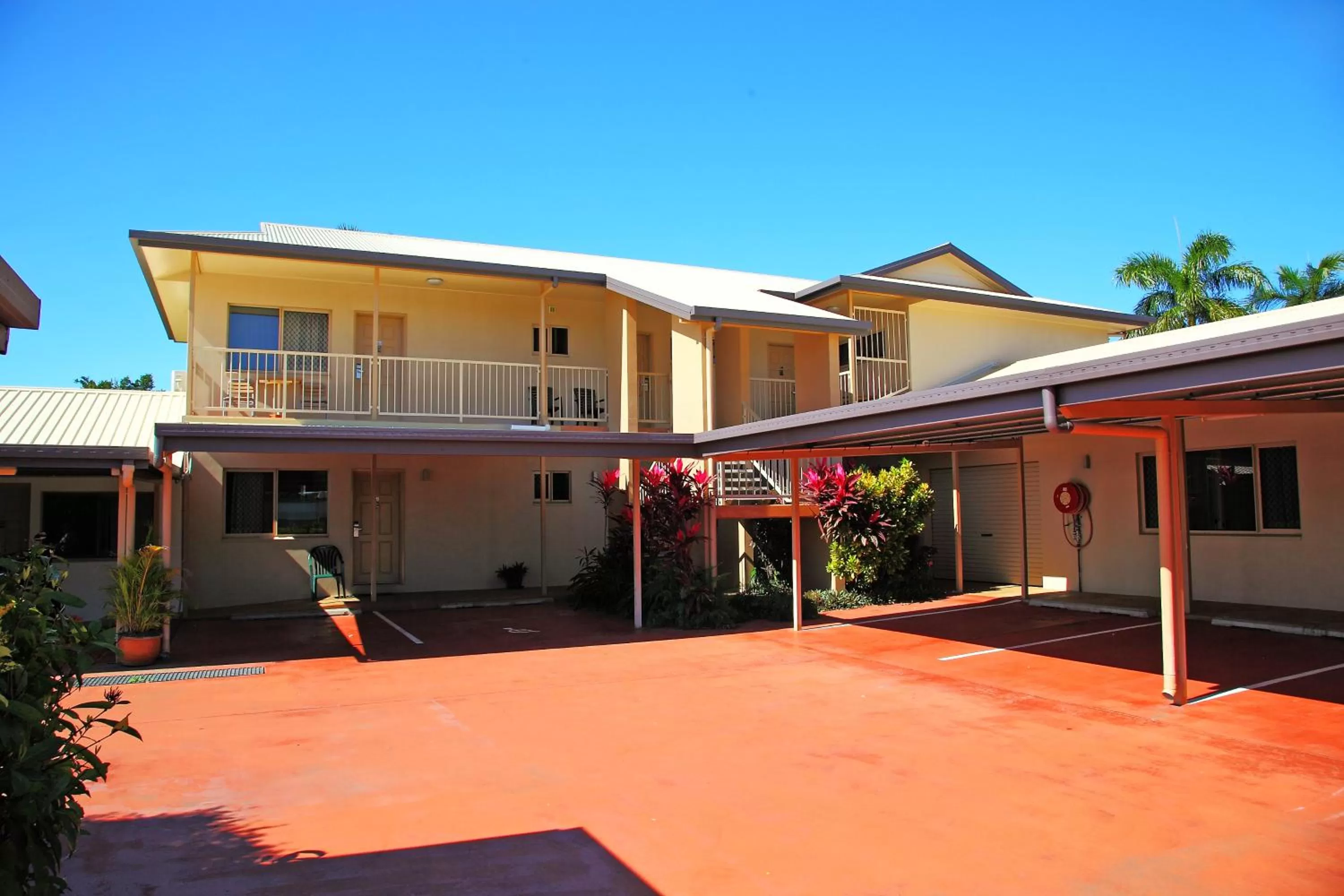 Property building in Cascade Motel In Townsville