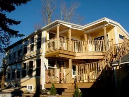 Facade/entrance, Property Building in Beach Cottage Inn