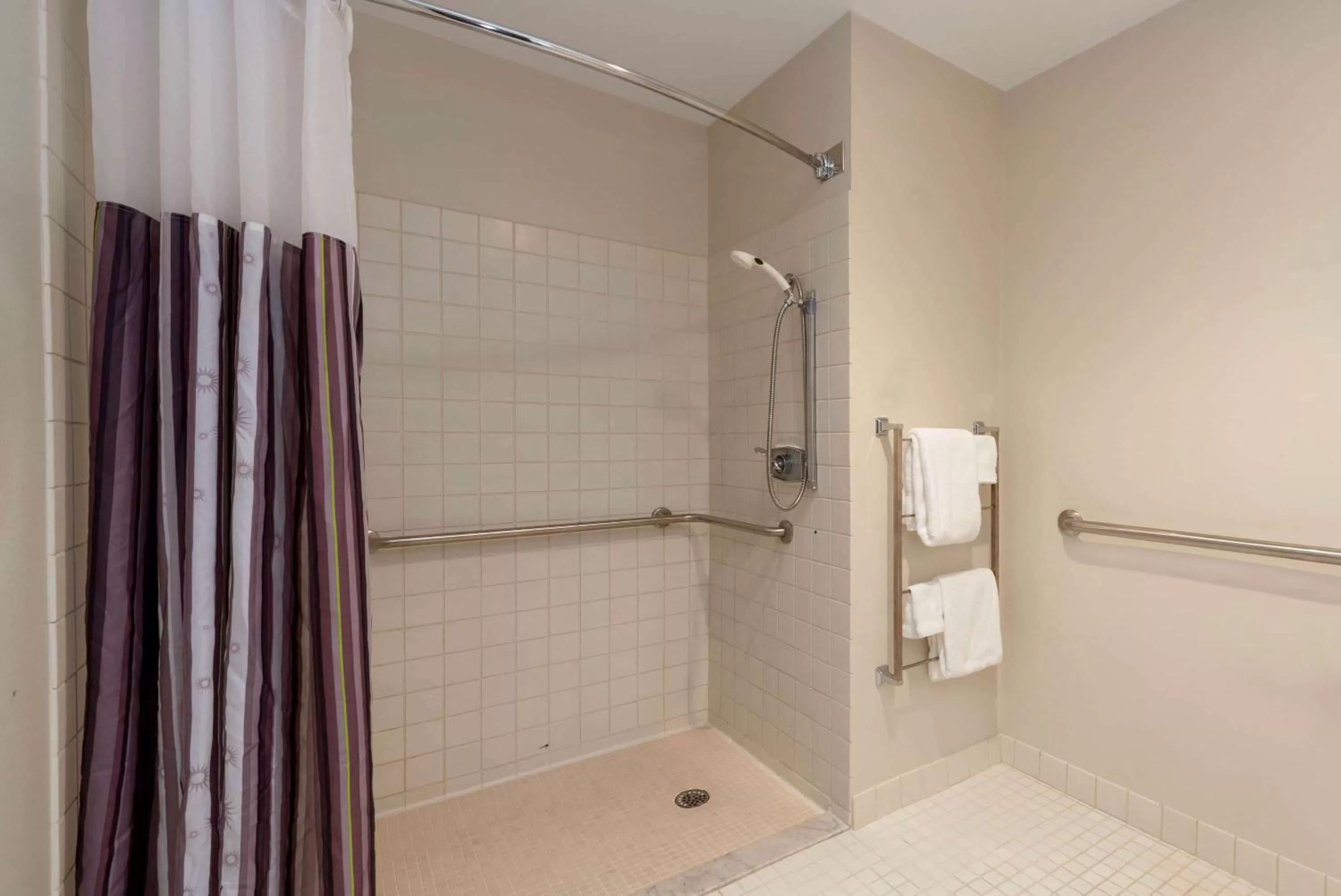 Shower in La Quinta by Wyndham Cleveland Macedonia