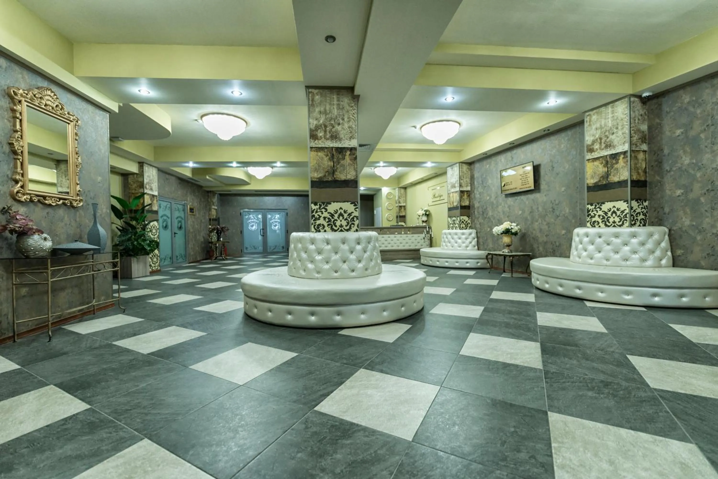 Lobby or reception in Prestige Boutique Hotel Craiova