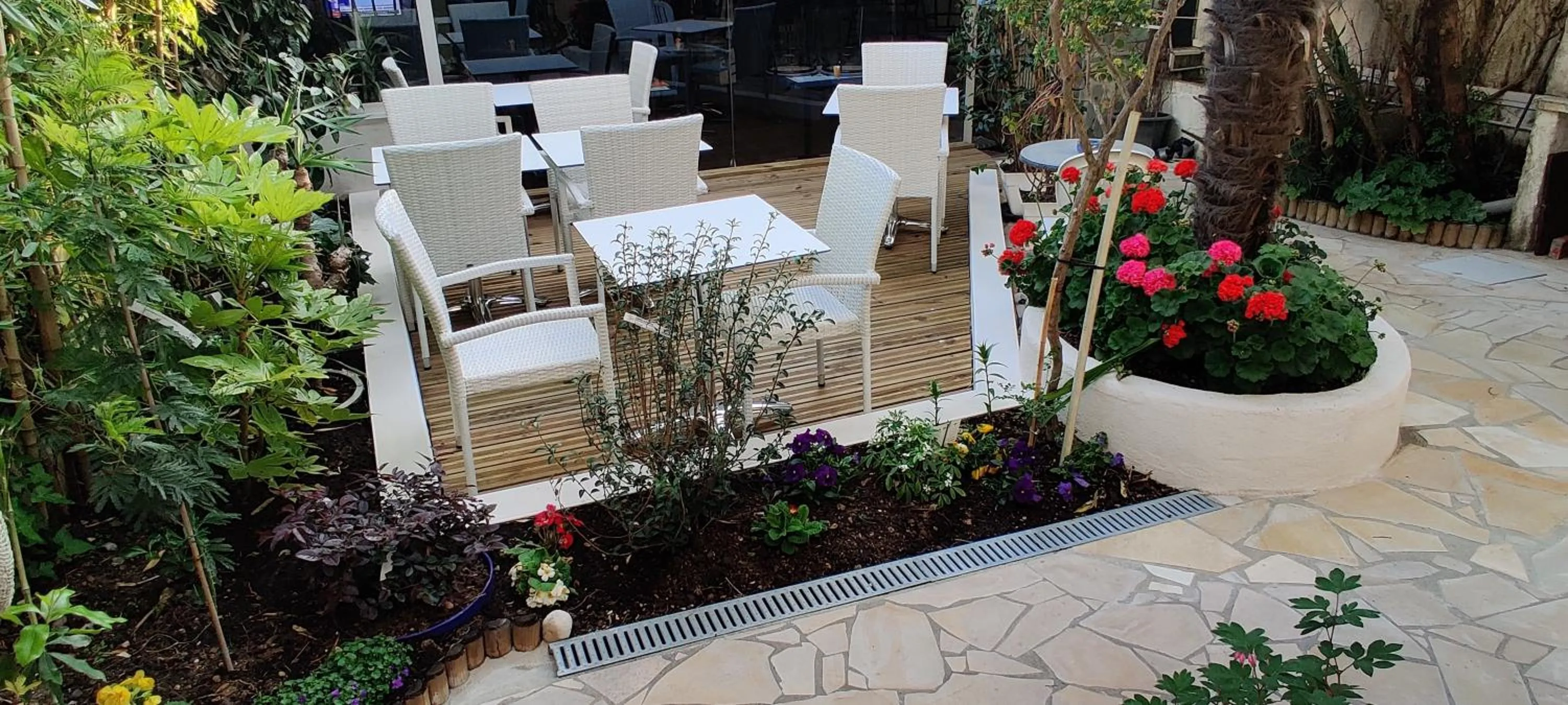 Patio in Logis Hôtel Les Bleuets