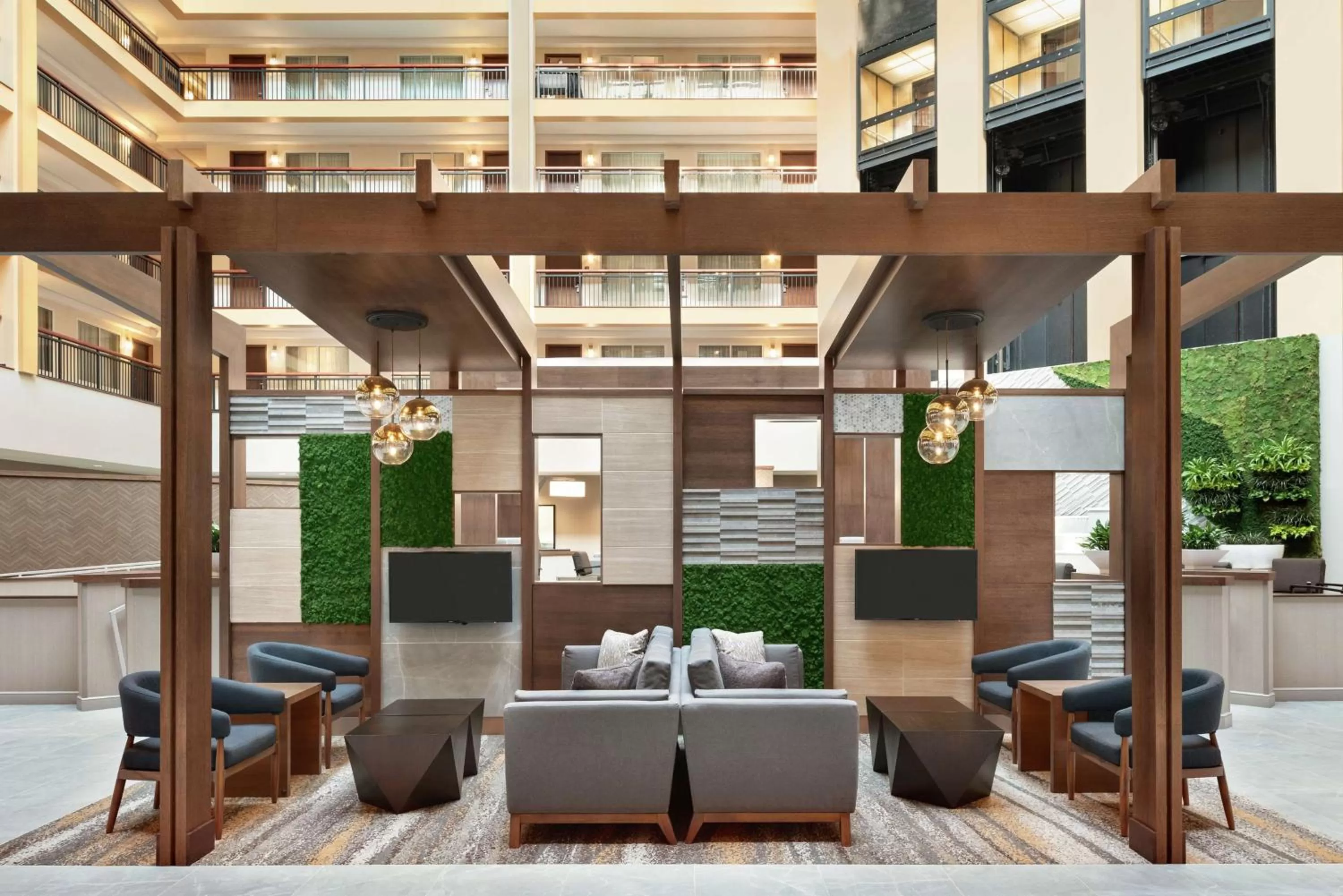 Lobby or reception in Embassy Suites by Hilton Cleveland Rockside