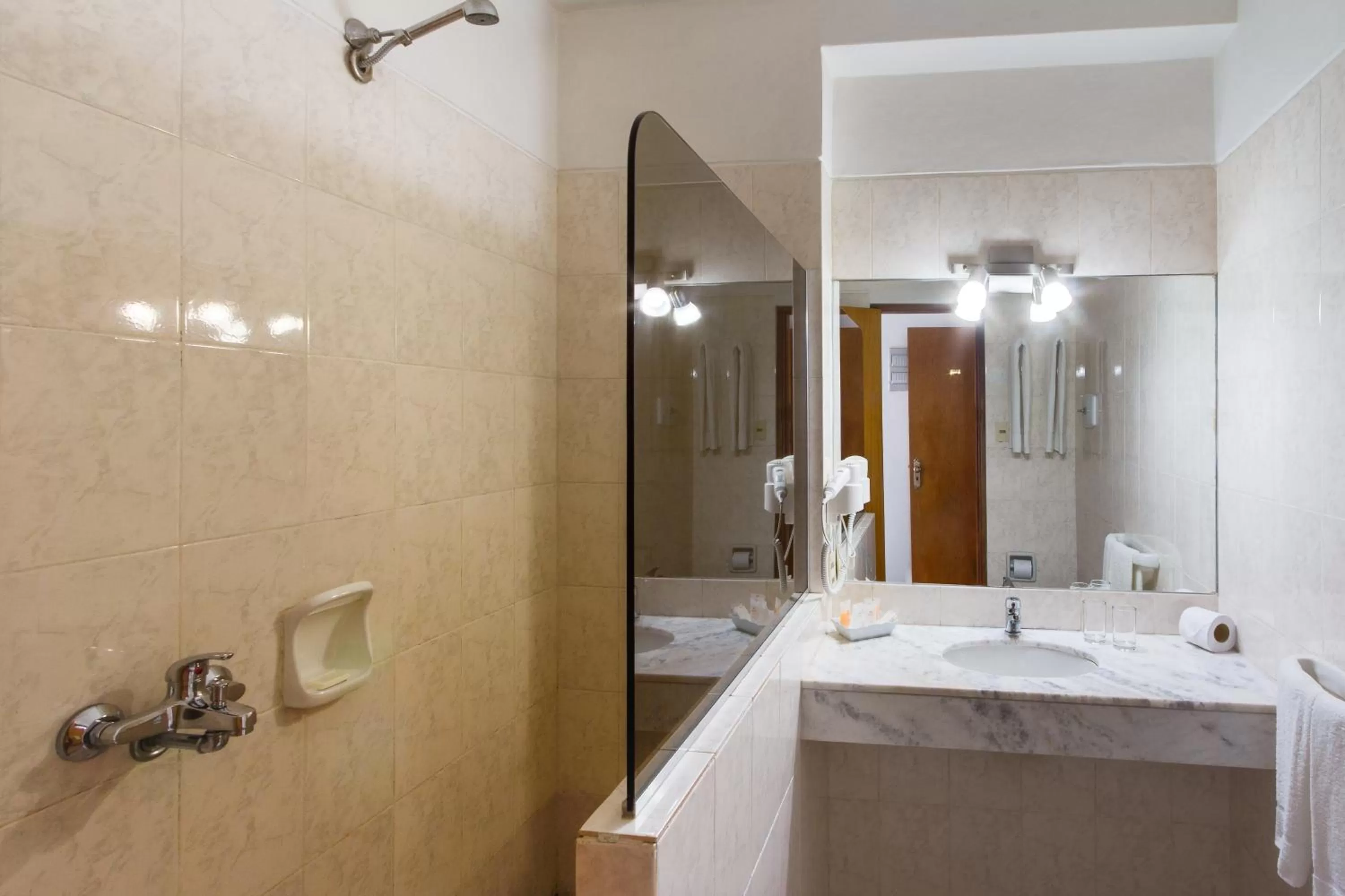 Bathroom in Hotel Royal