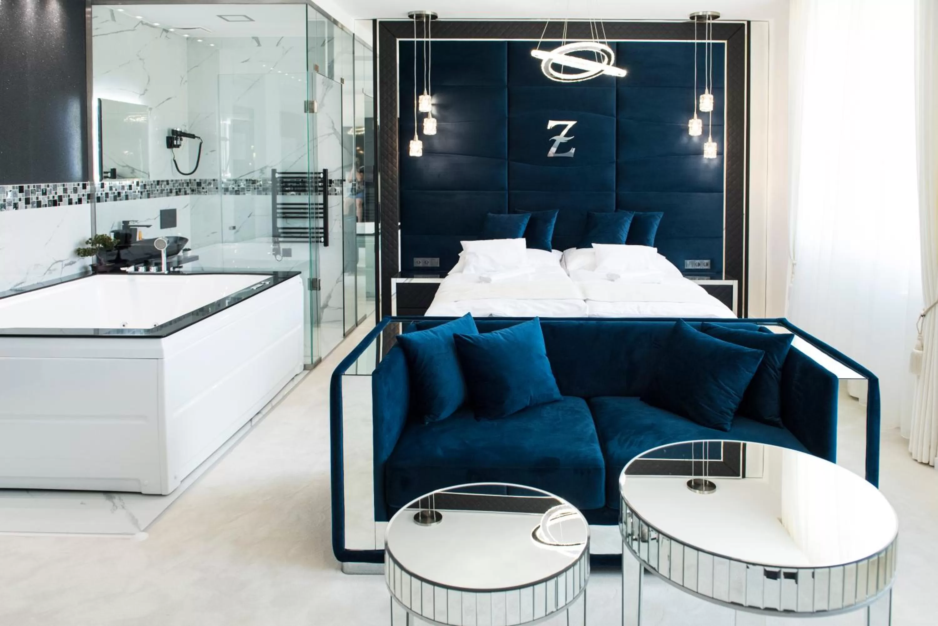 Hot Tub in Z Rooms Boutique