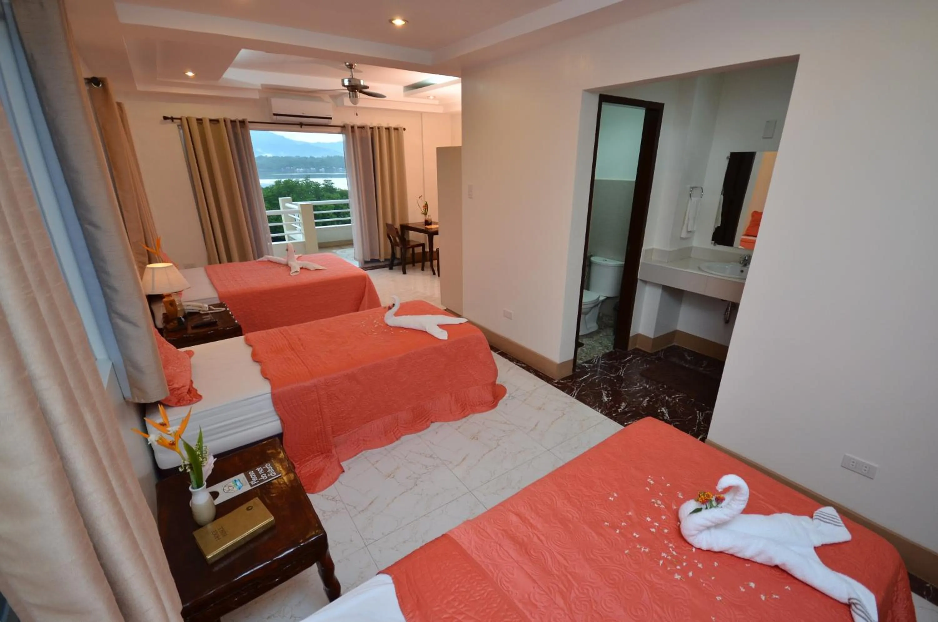 Bathroom in Villa de Sierra Vista Bay and Mountain View Inn