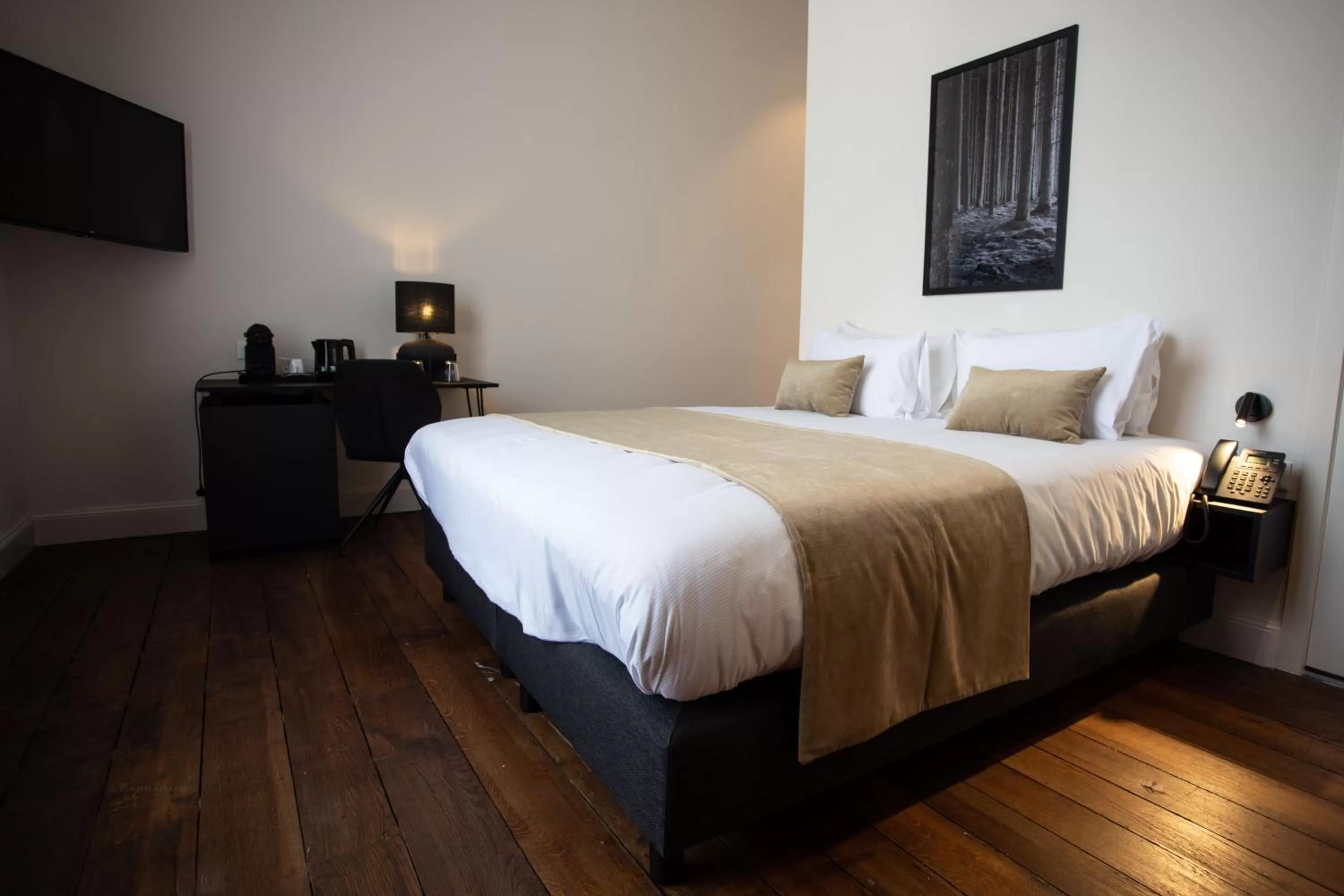 Bedroom, Bed in Petit-Roannay