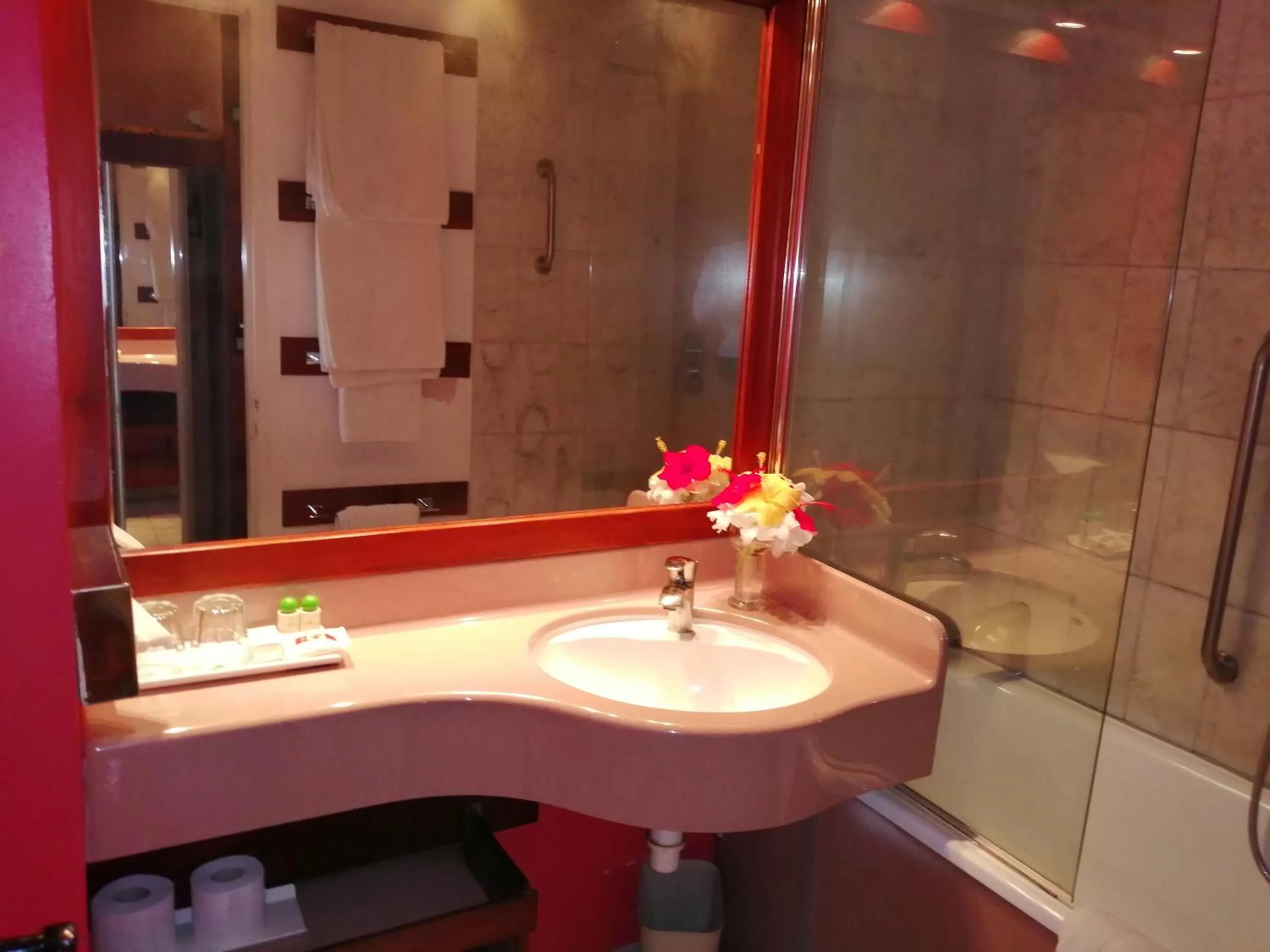 Bathroom in Hotel Jardin Savana Dakar