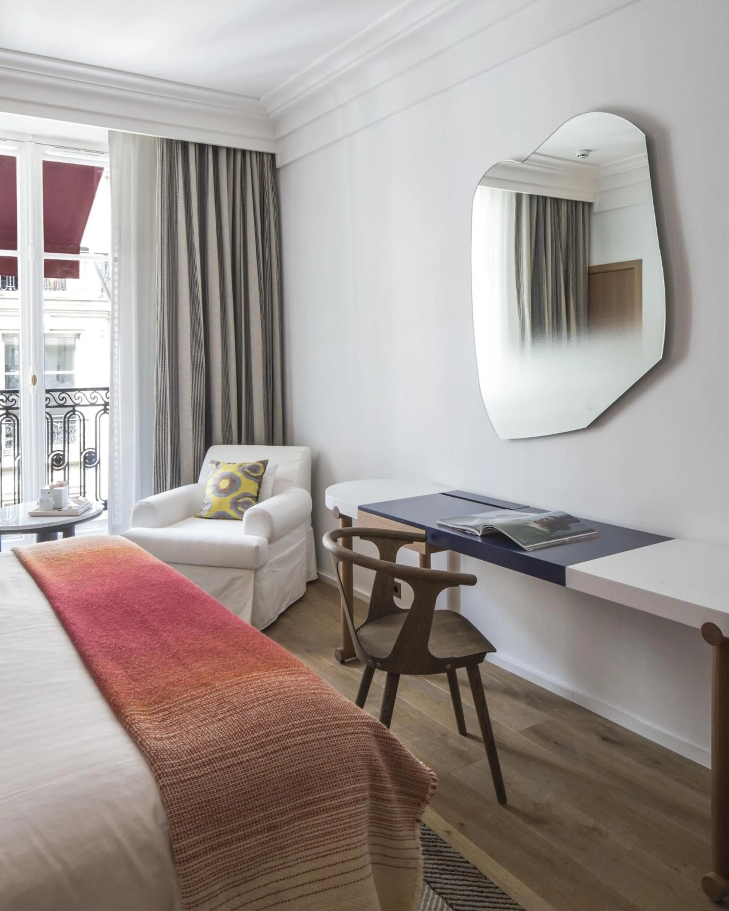 Photo of the whole room, Bed in Hôtel Vernet Champs Elysées Paris