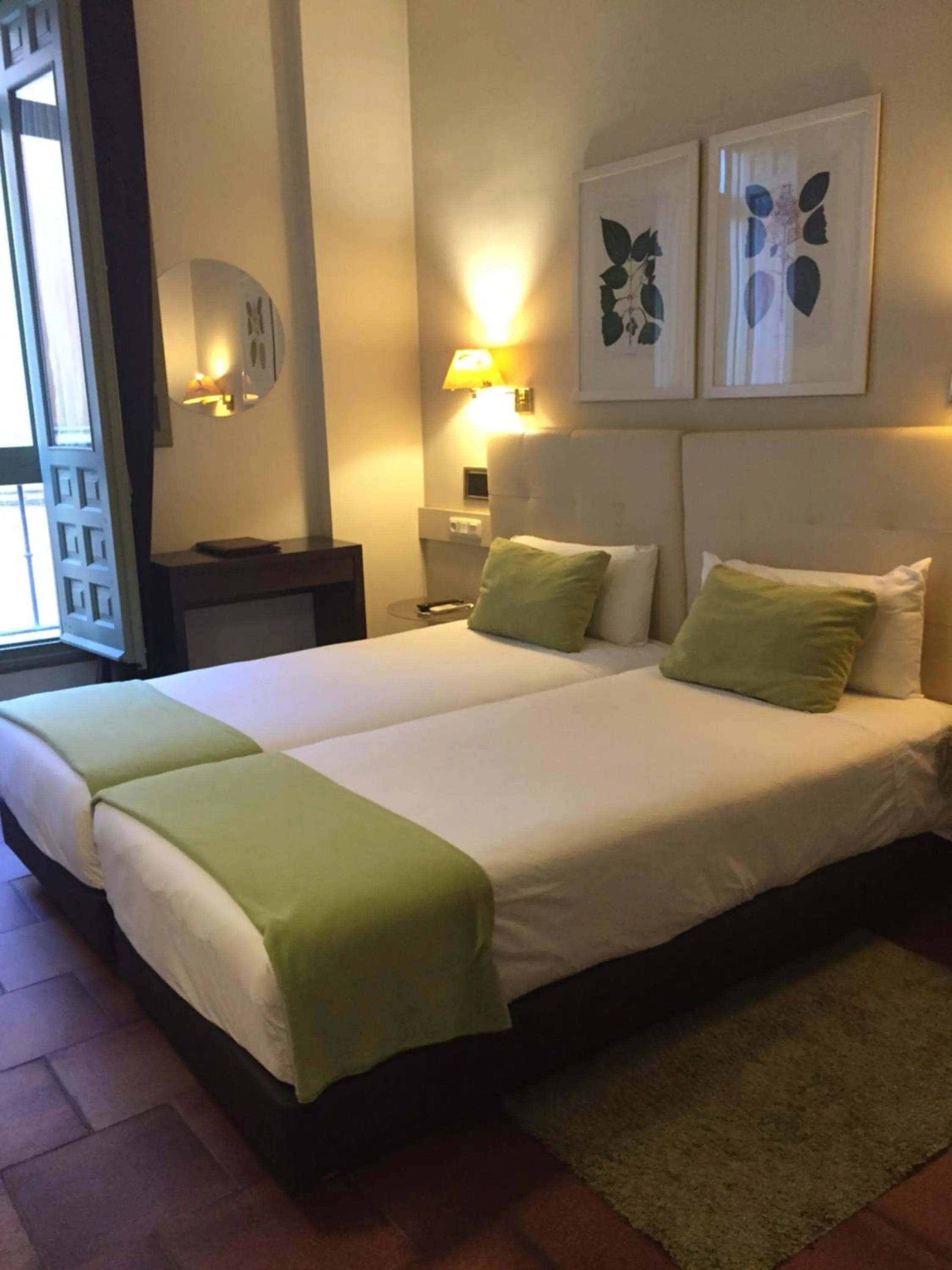 Bed in Hotel Leonor de Aquitania