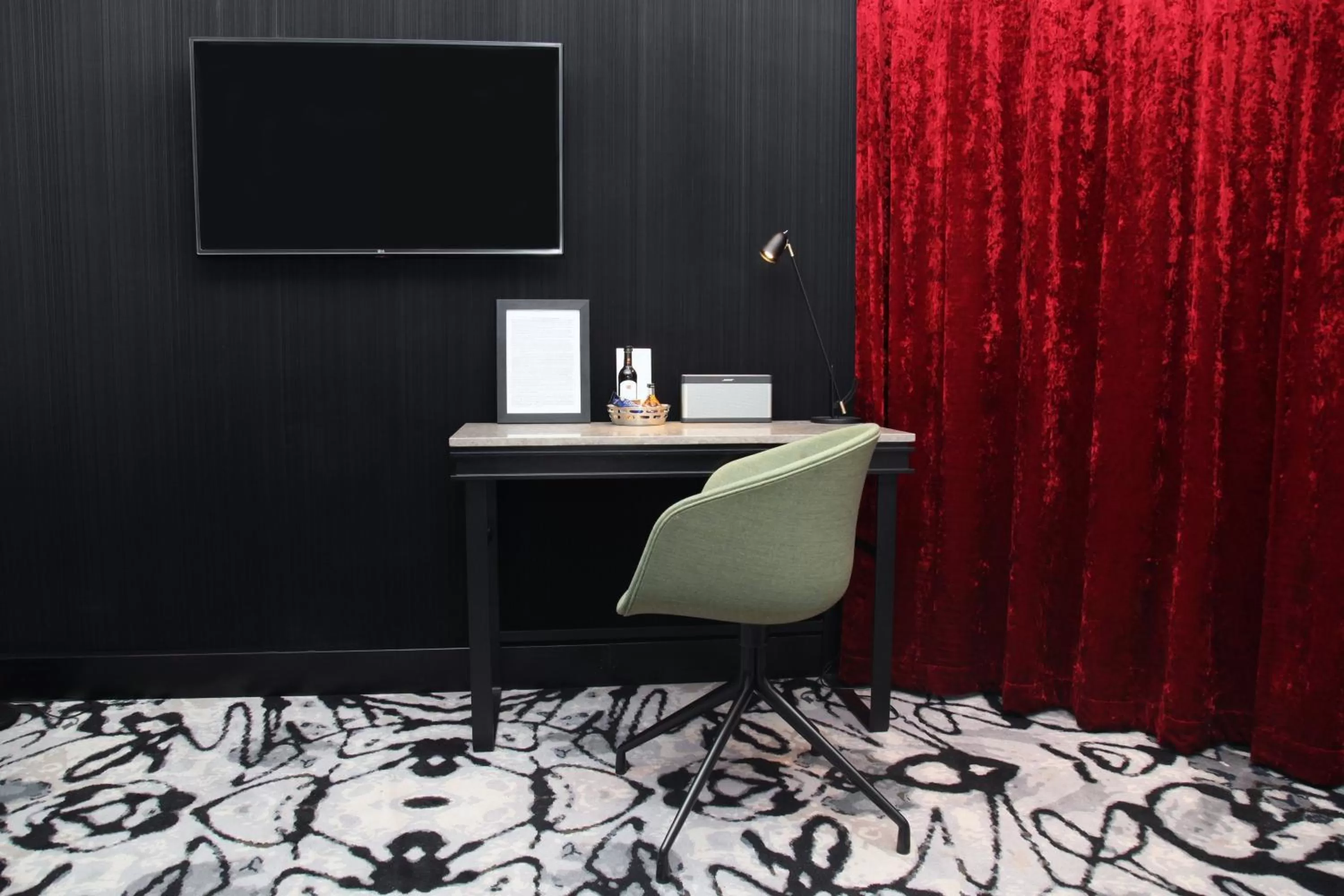 TV and multimedia in Hotel Katajanokka, Helsinki, a Tribute Portfolio Hotel