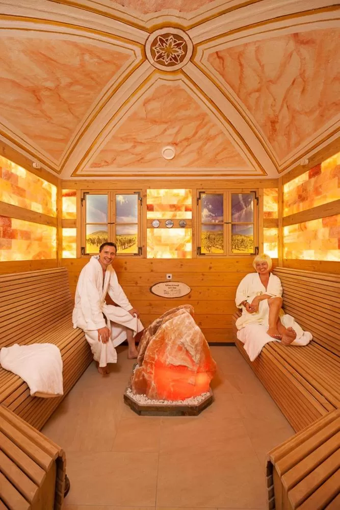 Spa and wellness centre/facilities in Wellness Privathotel Post an der Therme